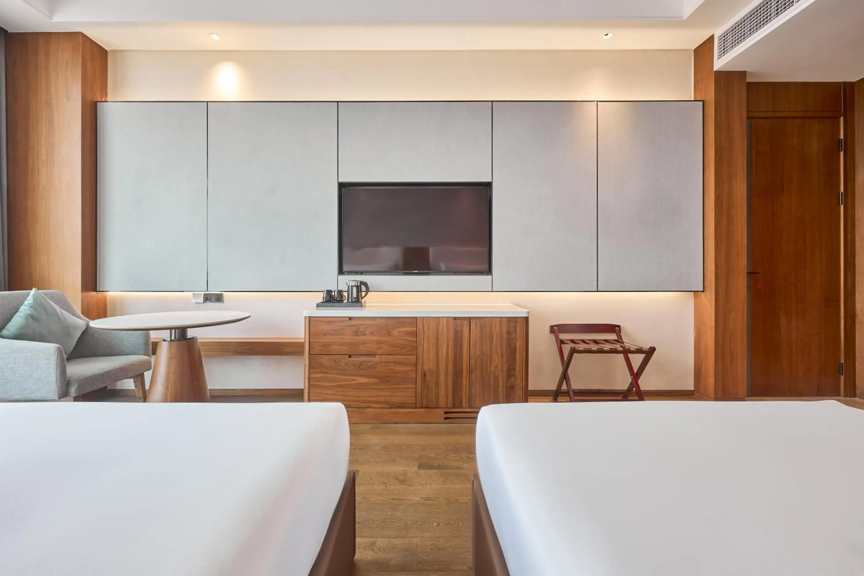 TV and multimedia, Bed in Crowne Plaza Phnom Penh by IHG 金边皇冠假日酒店 Former VM Hotel TV and multimedia, Bed in Crowne Plaza Phnom Penh by IHG 金边皇冠假日酒店 Former VM Hotel