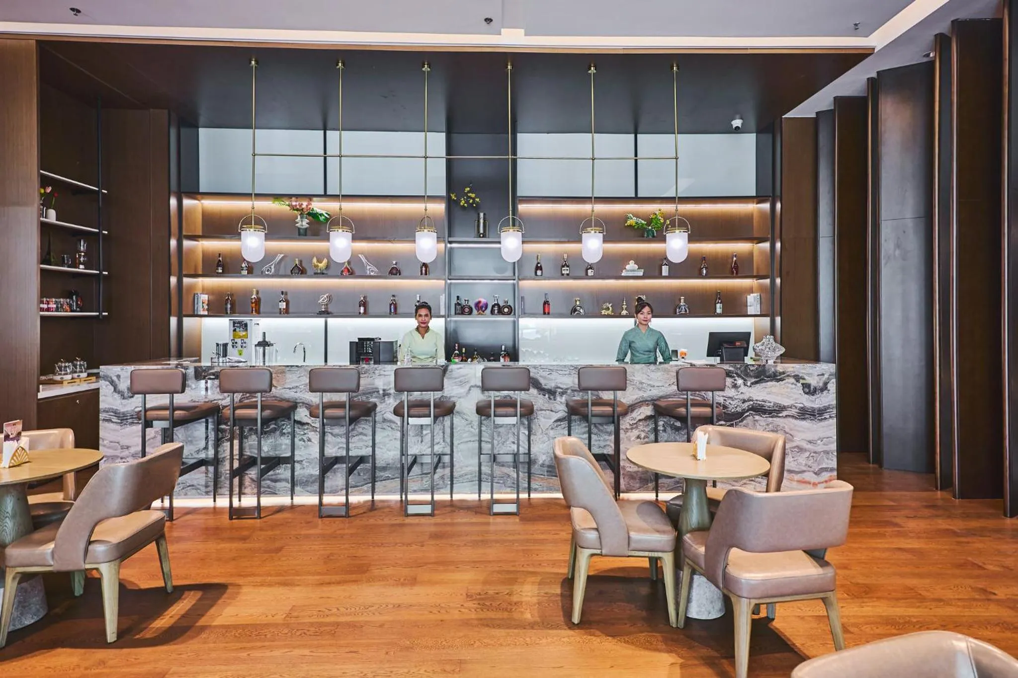 Property building in Crowne Plaza Phnom Penh by IHG 金边皇冠假日酒店 Former VM Hotel