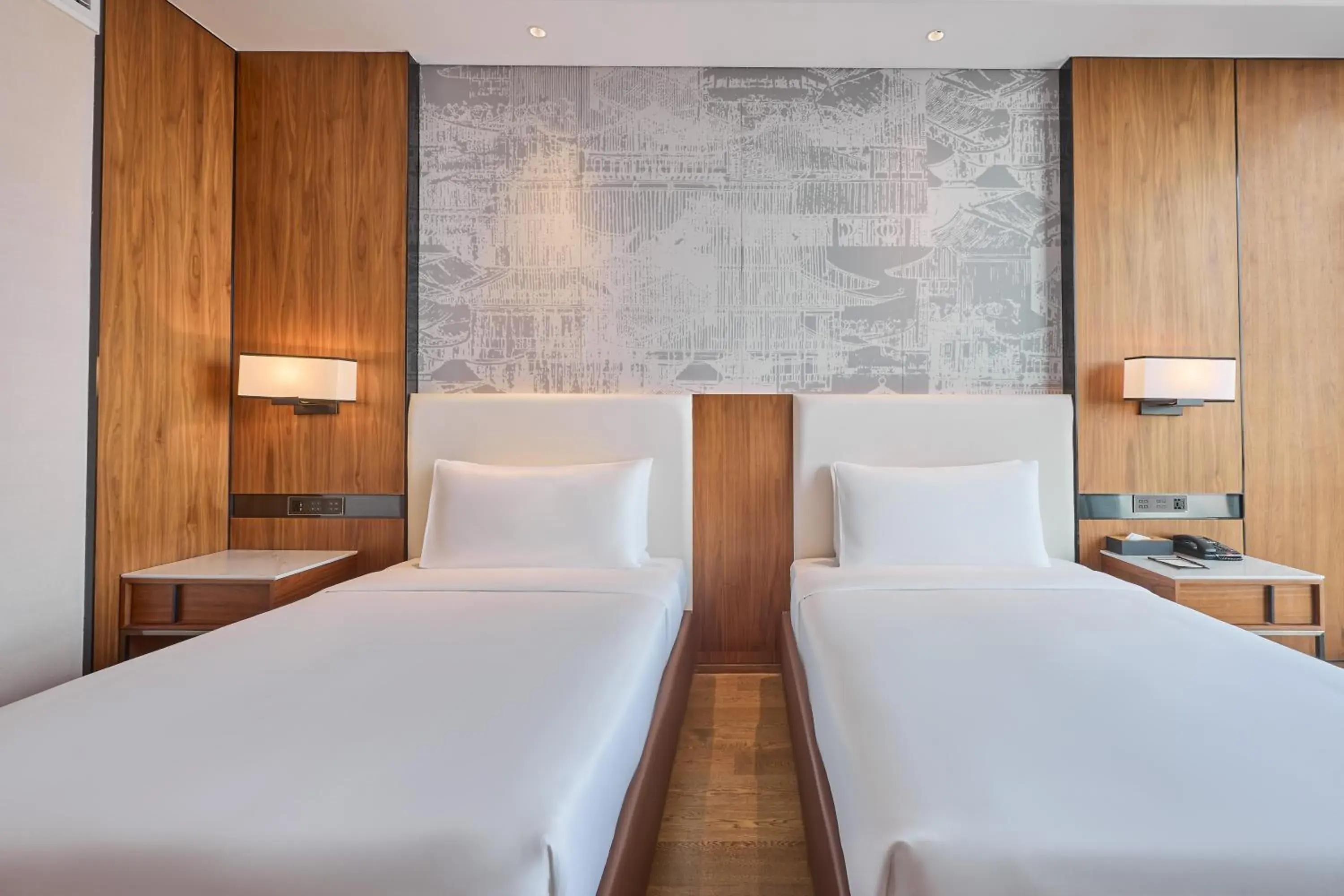 Bed in Crowne Plaza Phnom Penh by IHG 金边皇冠假日酒店 Former VM Hotel Bed in Crowne Plaza Phnom Penh by IHG 金边皇冠假日酒店 Former VM Hotel