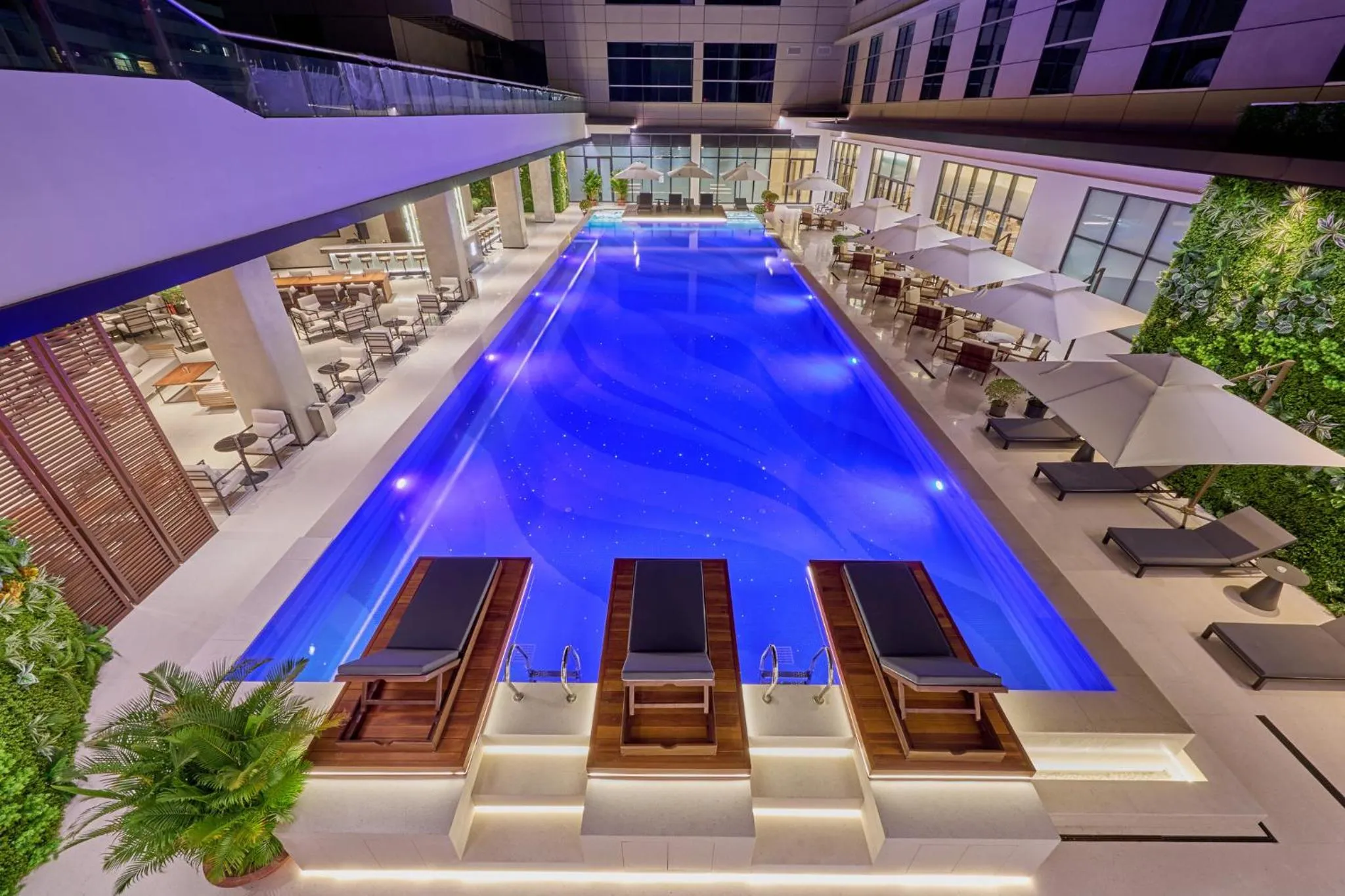 Swimming pool in Crowne Plaza Phnom Penh by IHG 金边皇冠假日酒店 Former VM Hotel
