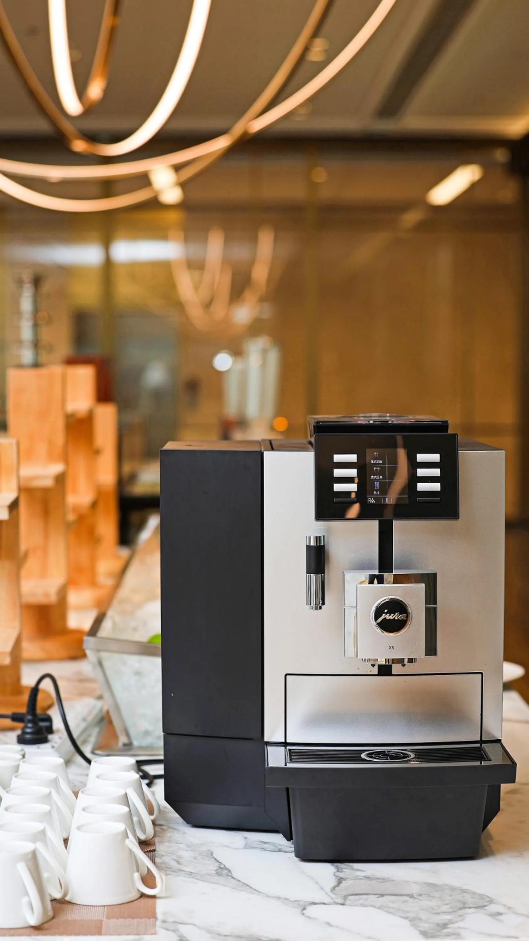 Restaurant/places to eat in VM Hotel