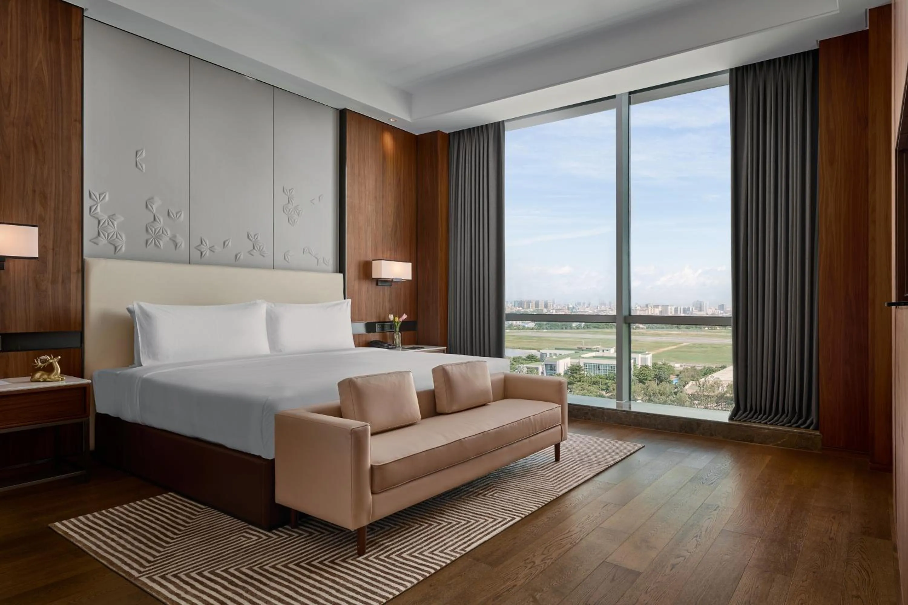 Bedroom, Bed in Crowne Plaza Phnom Penh by IHG 金边皇冠假日酒店 Former VM Hotel