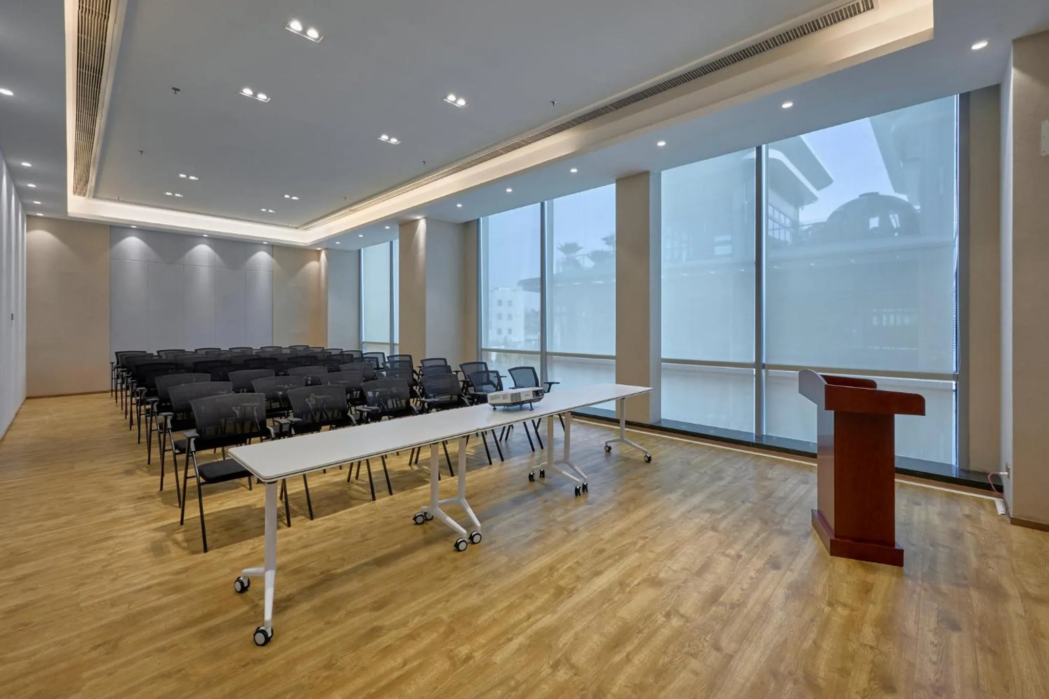 Meeting/conference room in Crowne Plaza Phnom Penh by IHG 金边皇冠假日酒店 Former VM Hotel