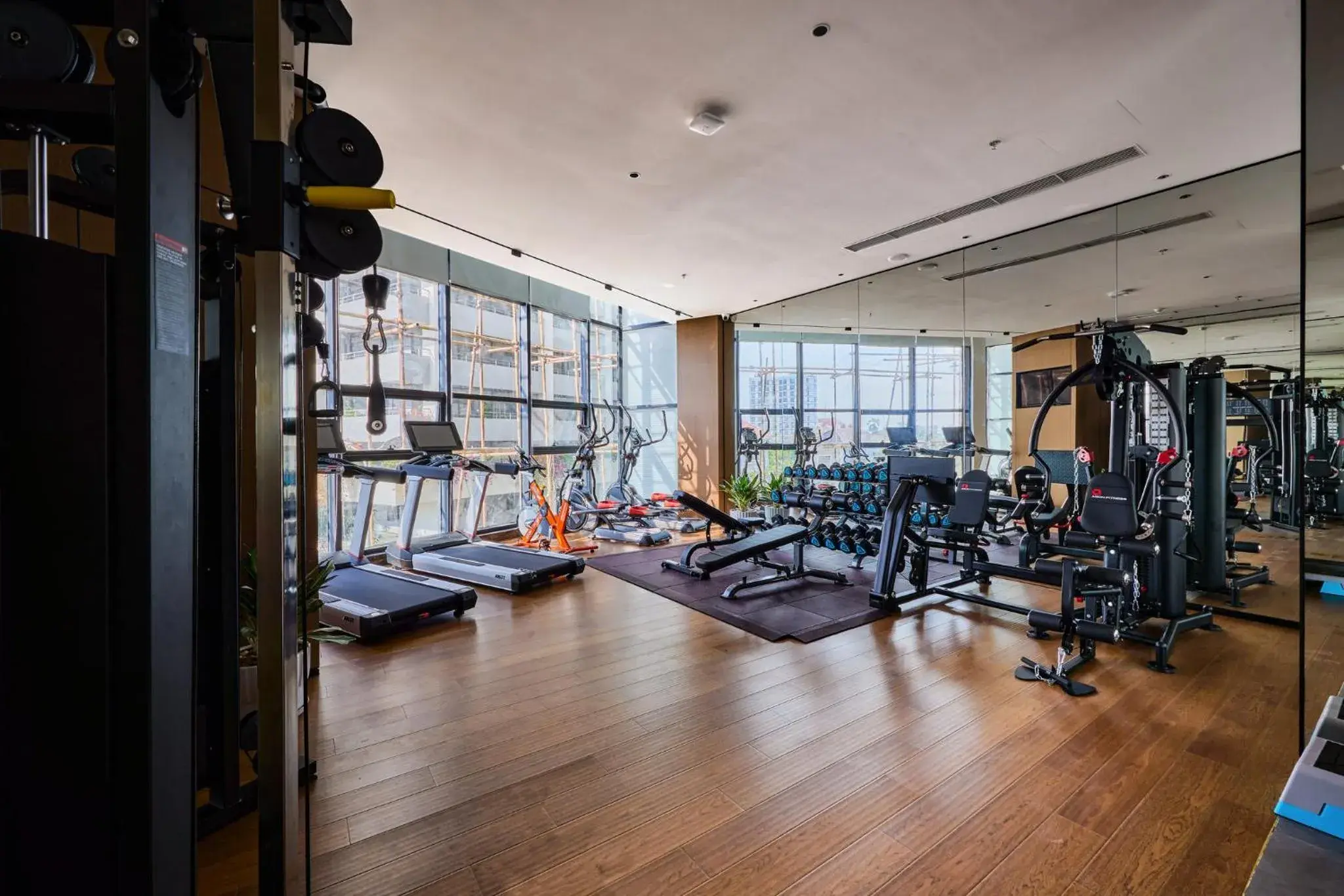 Fitness centre/facilities in Crowne Plaza Phnom Penh by IHG 金边皇冠假日酒店 Former VM Hotel Fitness centre/facilities in Crowne Plaza Phnom Penh by IHG 金边皇冠假日酒店 Former VM Hotel