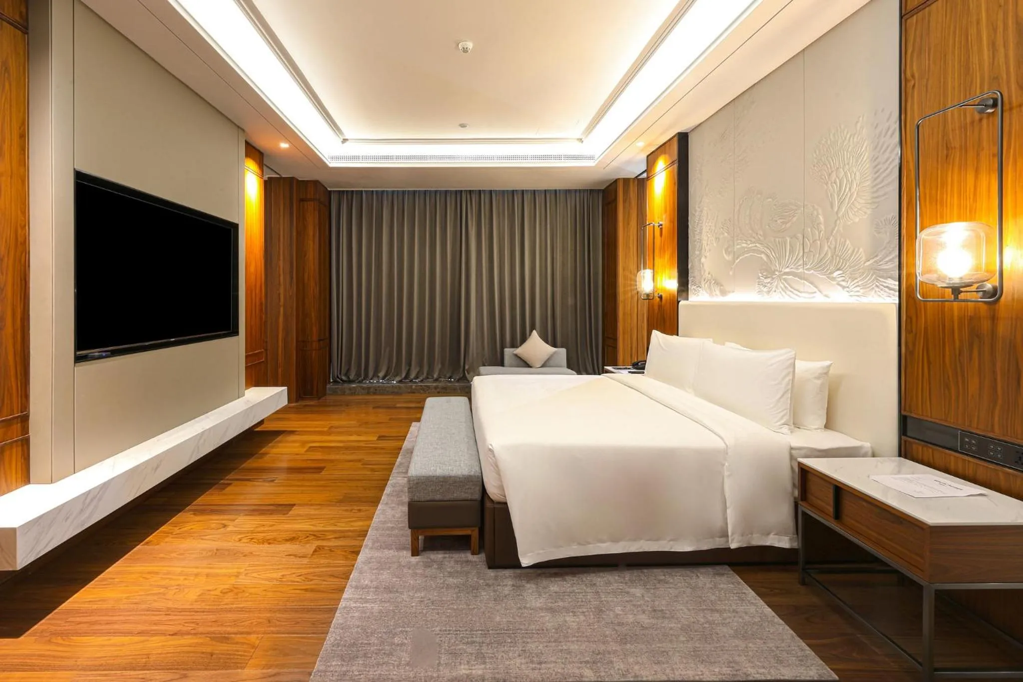 Photo of the whole room, Bed in Crowne Plaza Phnom Penh by IHG 金边皇冠假日酒店 Former VM Hotel