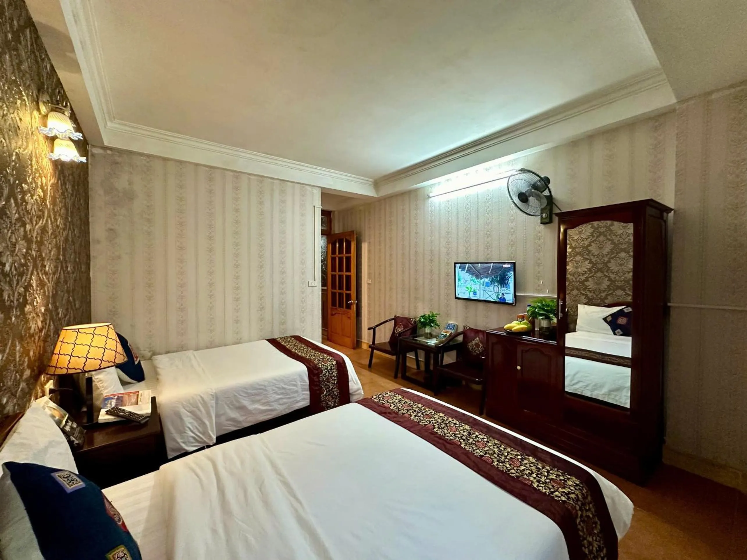 Communal lounge/ TV room, Bed in Hà Giang Hotel Sapa