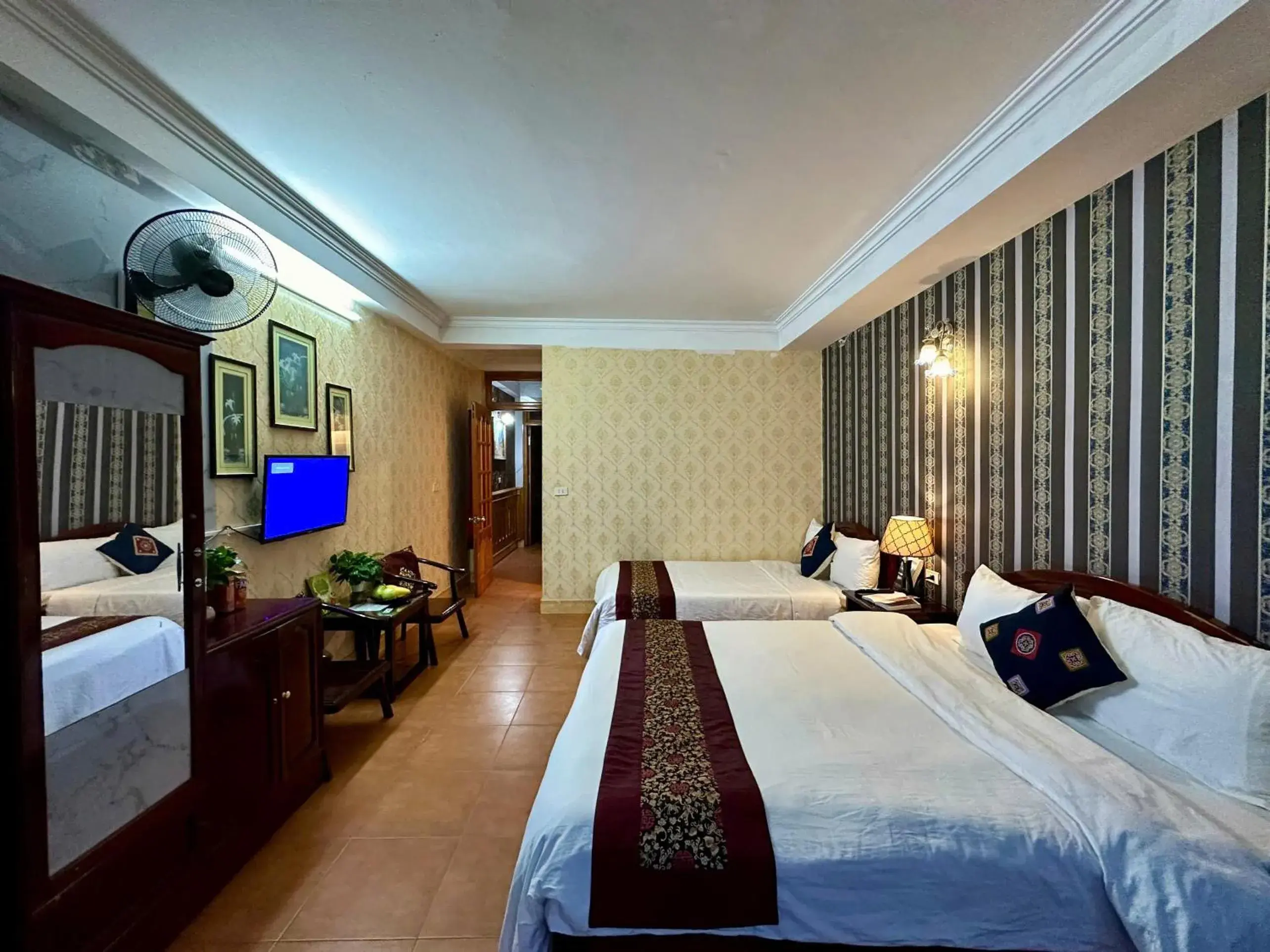 Communal lounge/ TV room, Bed in Hà Giang Hotel Sapa Communal lounge/ TV room, Bed in Hà Giang Hotel Sapa