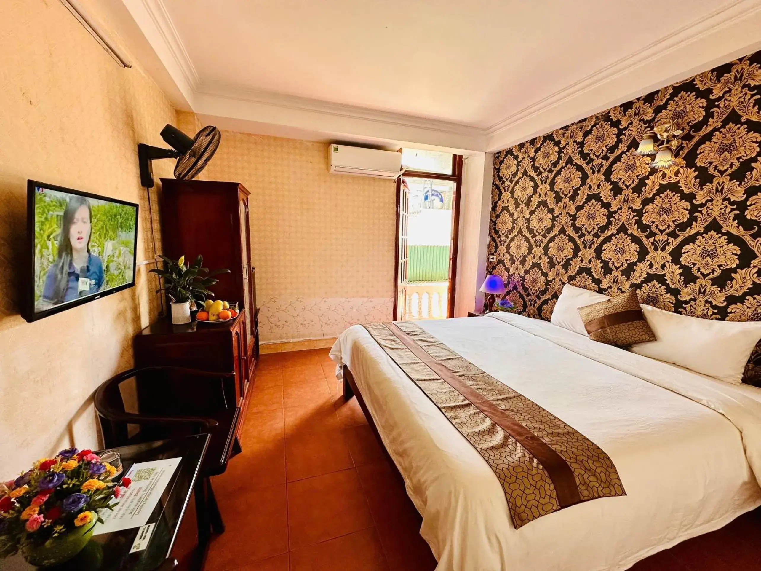 Communal lounge/ TV room, Bed in Hà Giang Hotel Sapa Communal lounge/ TV room, Bed in Hà Giang Hotel Sapa