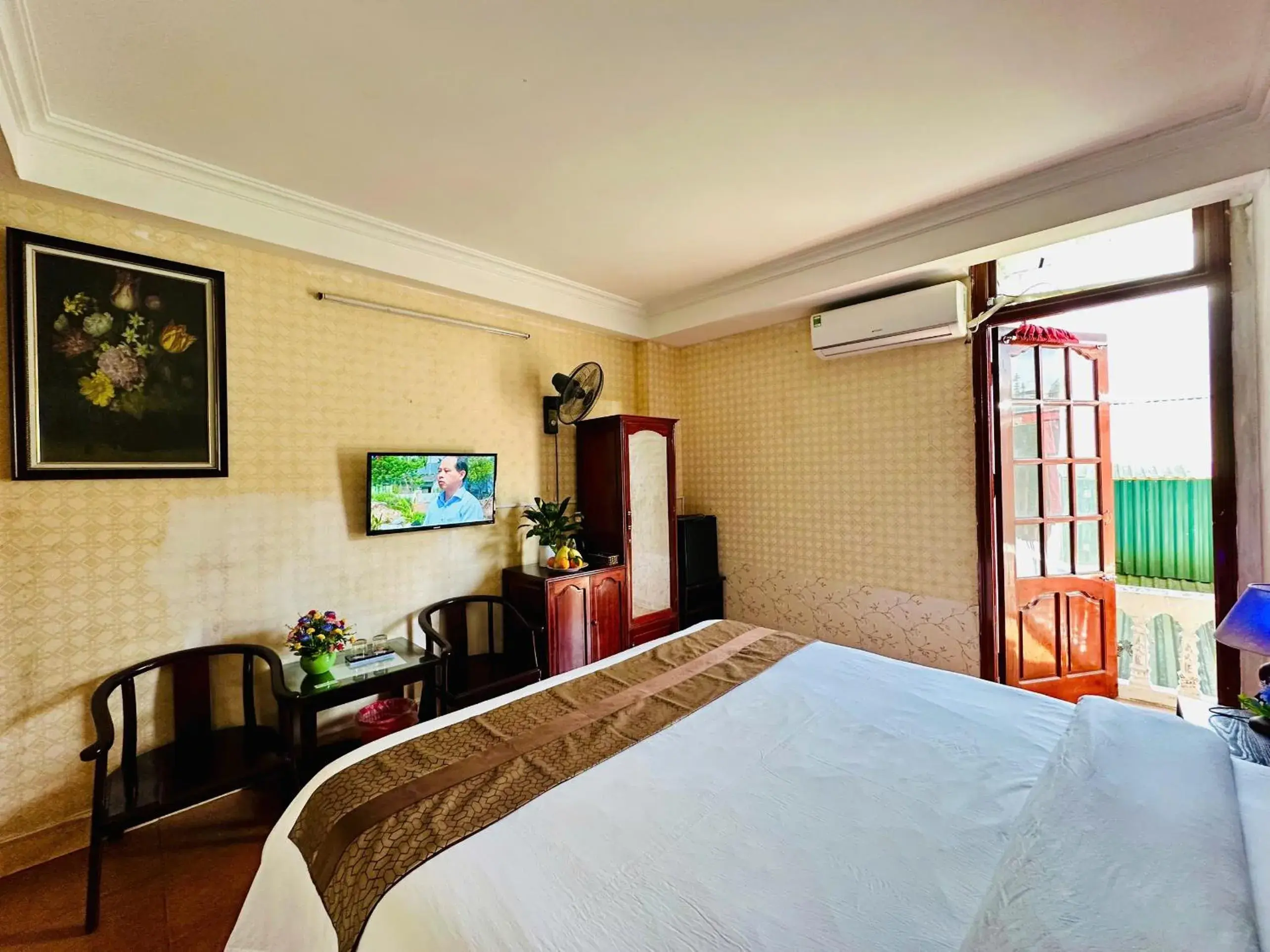 Communal lounge/ TV room, Bed in Hà Giang Hotel Sapa Communal lounge/ TV room, Bed in Hà Giang Hotel Sapa