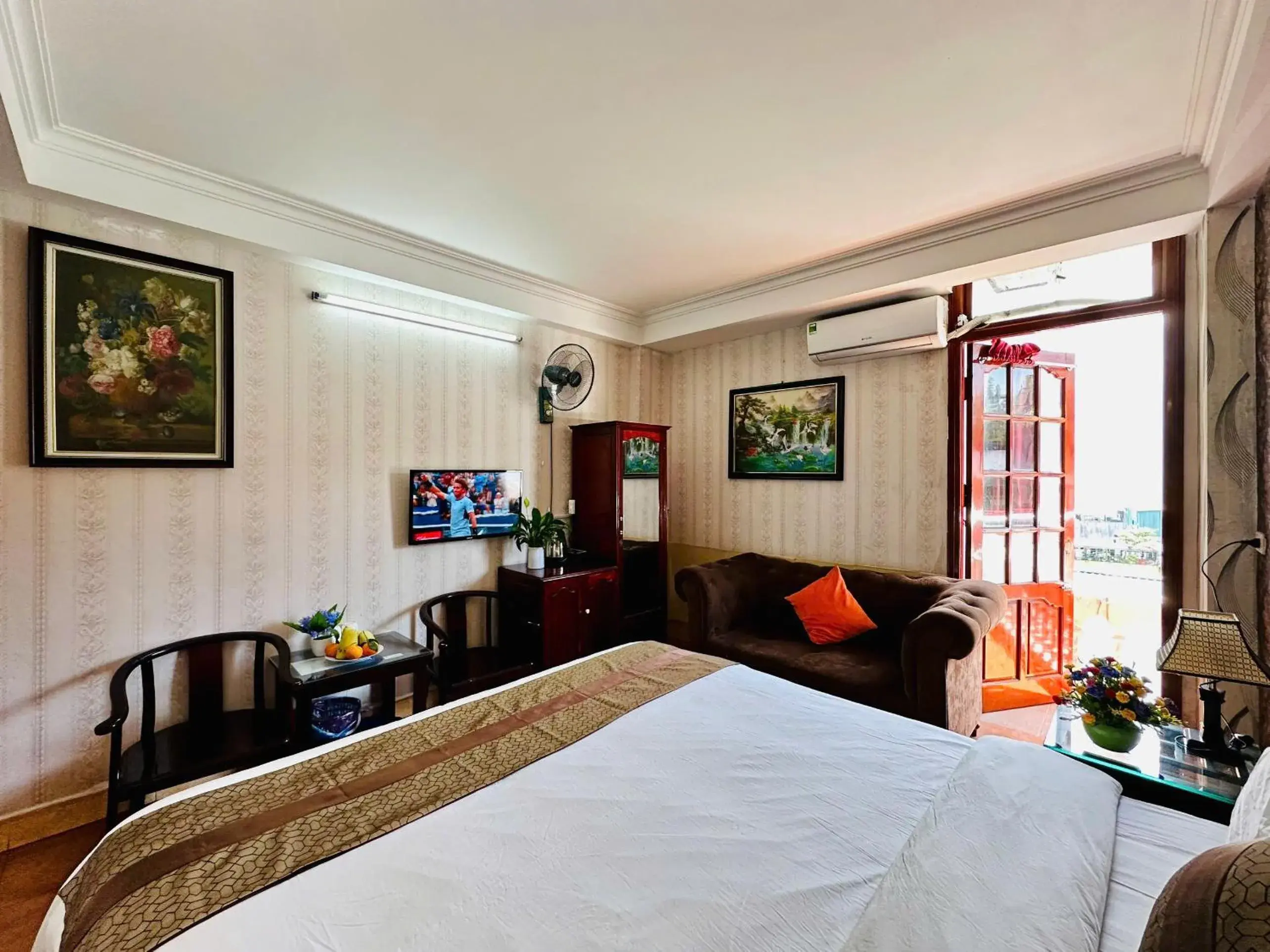 Communal lounge/ TV room, Bed in Hà Giang Hotel Sapa Communal lounge/ TV room, Bed in Hà Giang Hotel Sapa