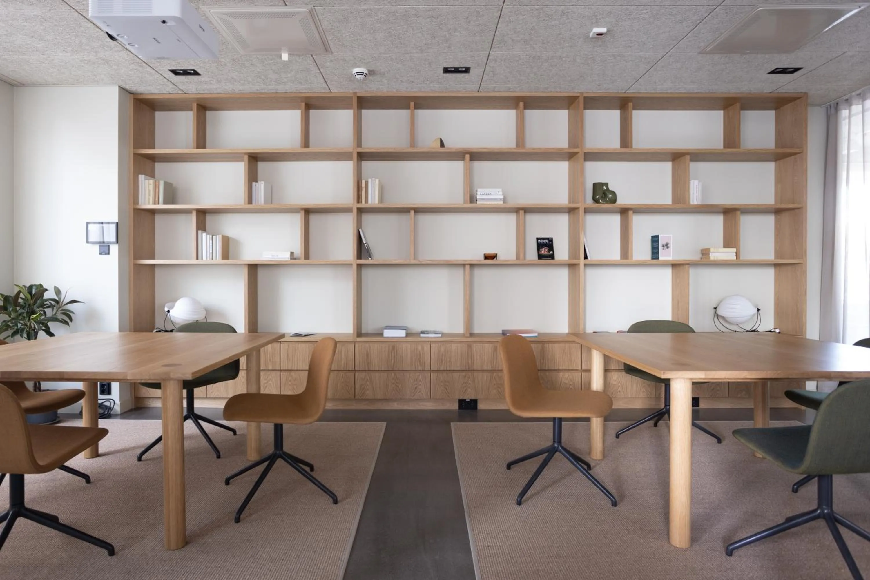 Seating area in Noli Herttoniemi