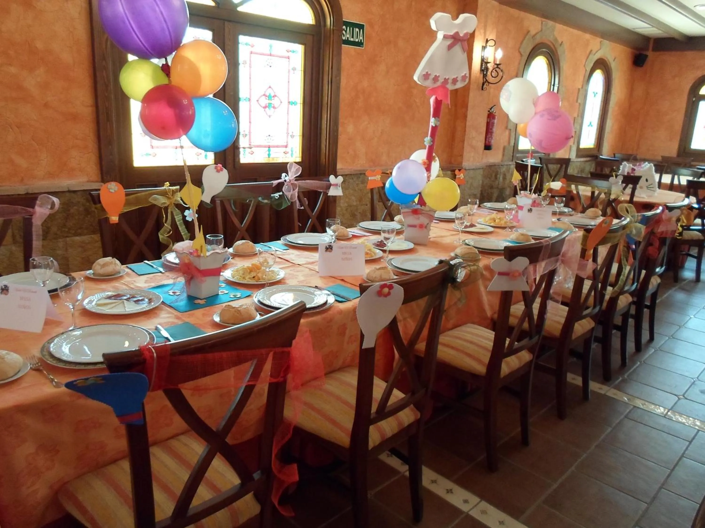 Restaurant/places to eat in Hotel El Doncel