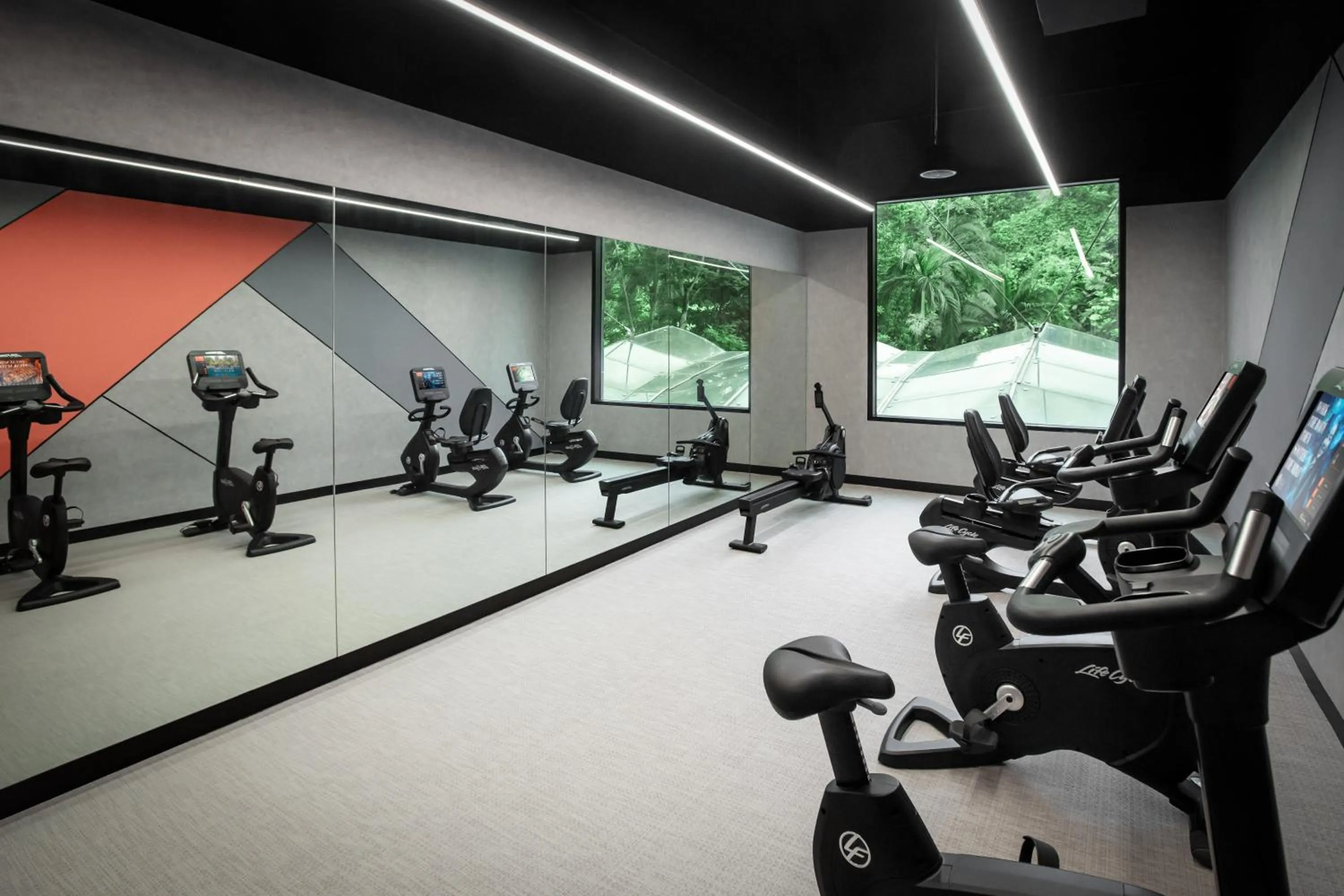 Fitness centre/facilities in Resorts World Sentosa - Hotel Ora