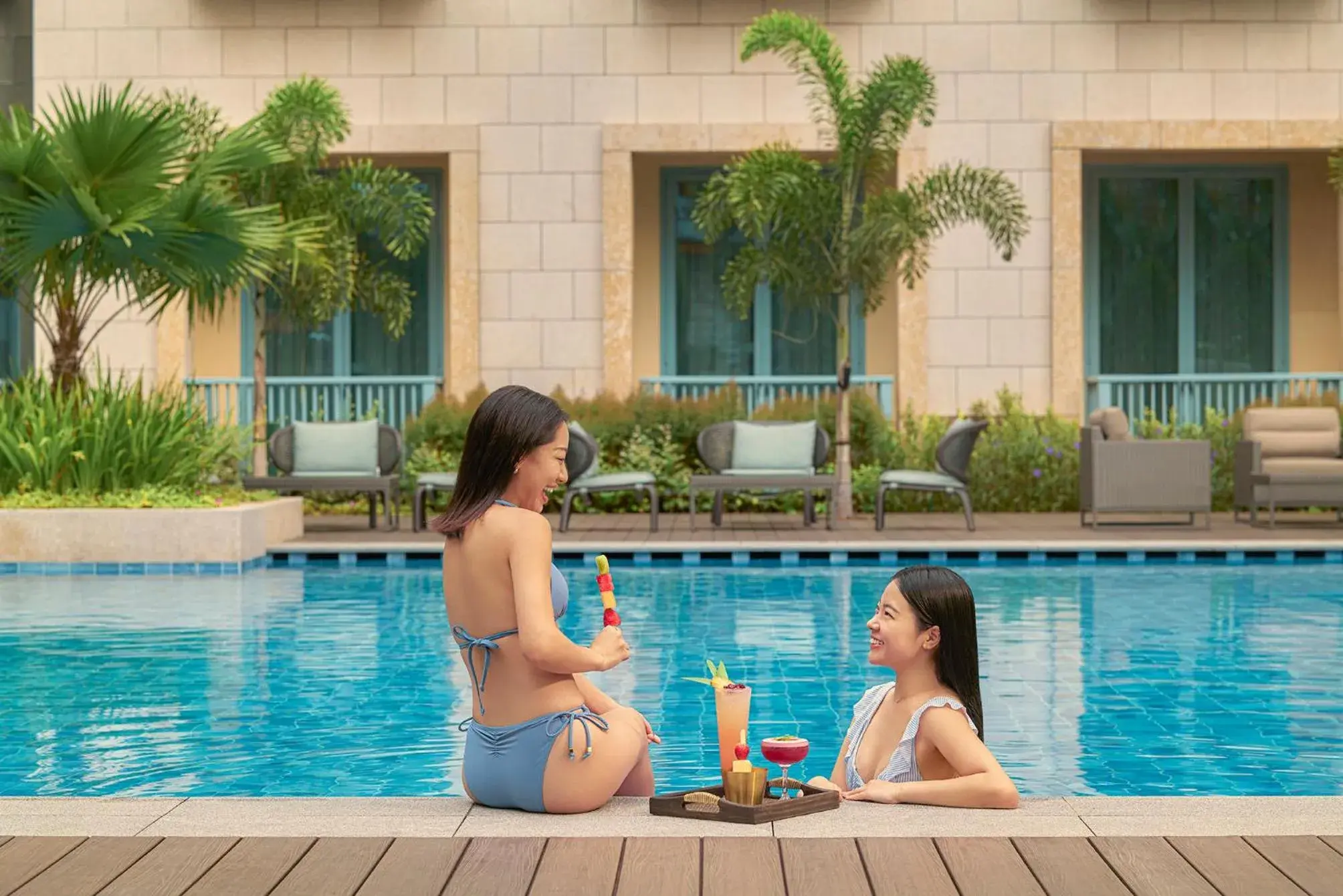 Swimming pool in Resorts World Sentosa - Hotel Ora Swimming pool in Resorts World Sentosa - Hotel Ora