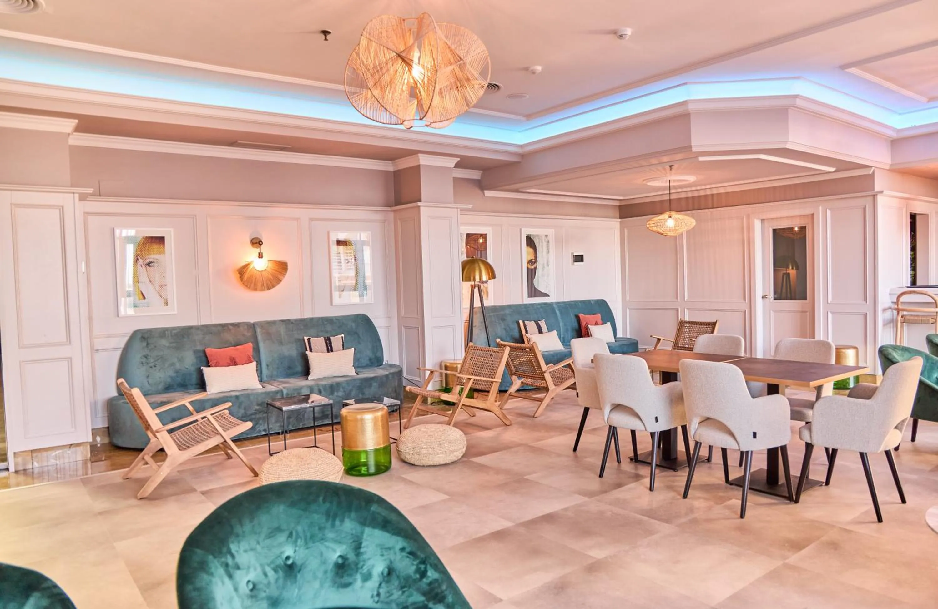 Living room in Leonardo Hotel Fuengirola Costa del Sol