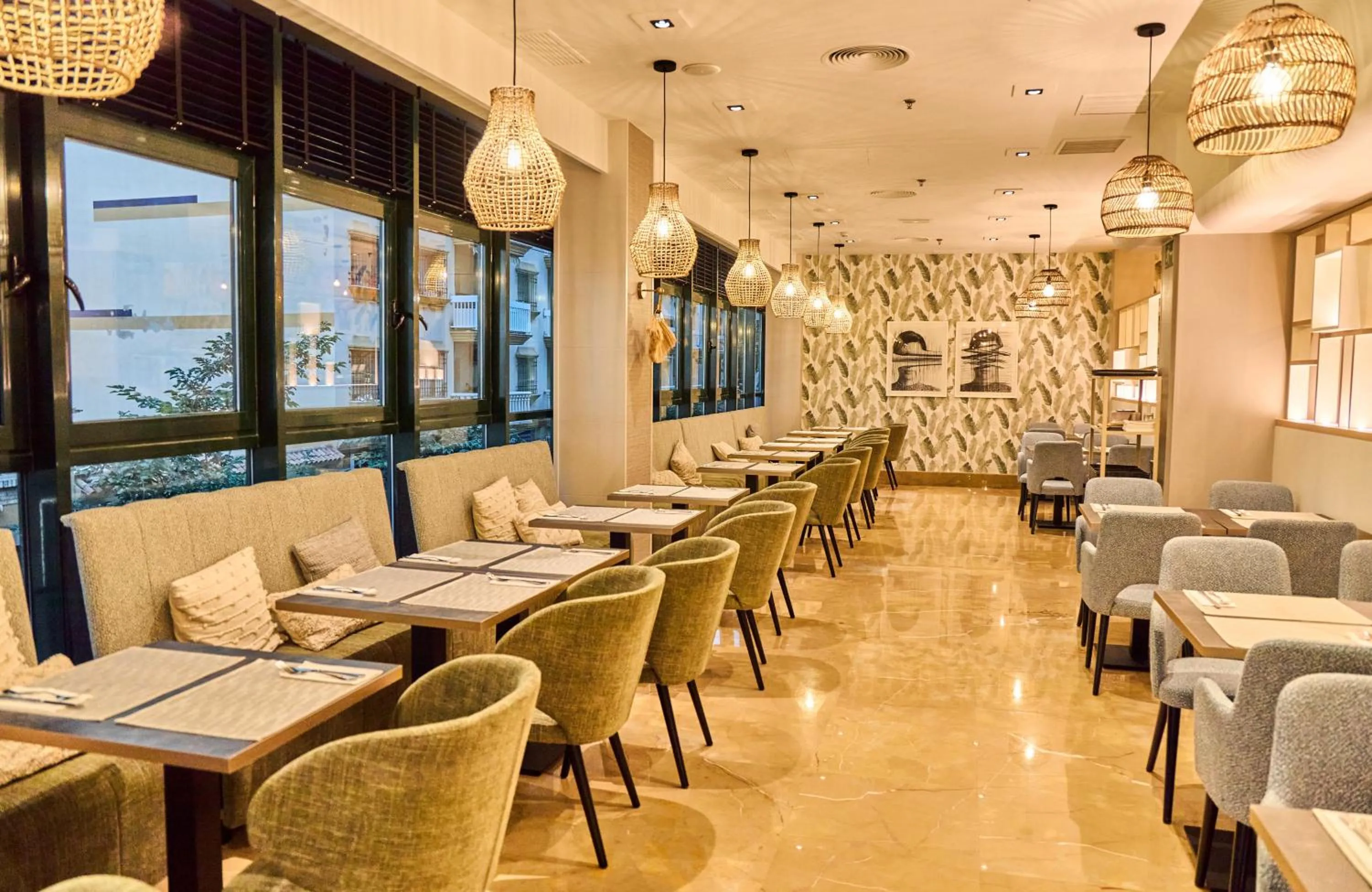 Restaurant/places to eat in Leonardo Hotel Fuengirola Costa del Sol