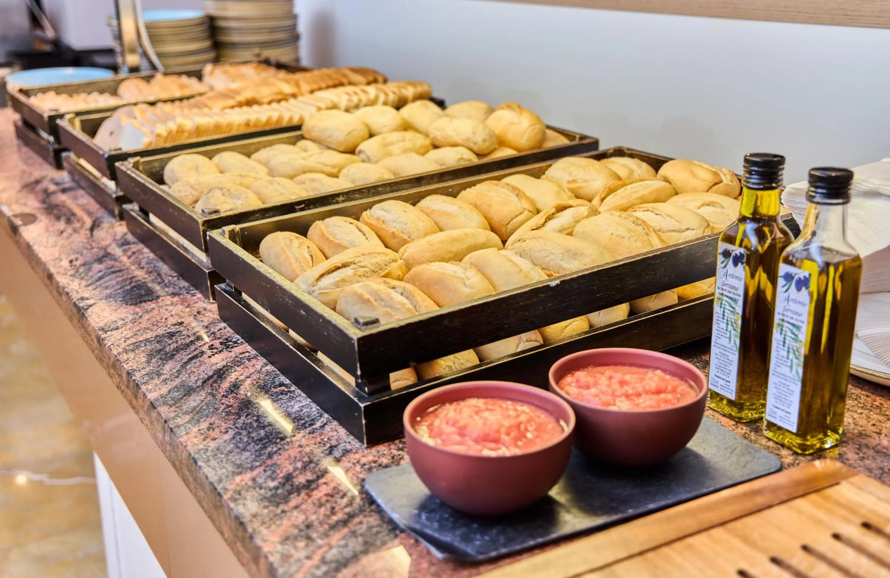 Food and drinks in Leonardo Hotel Fuengirola Costa del Sol