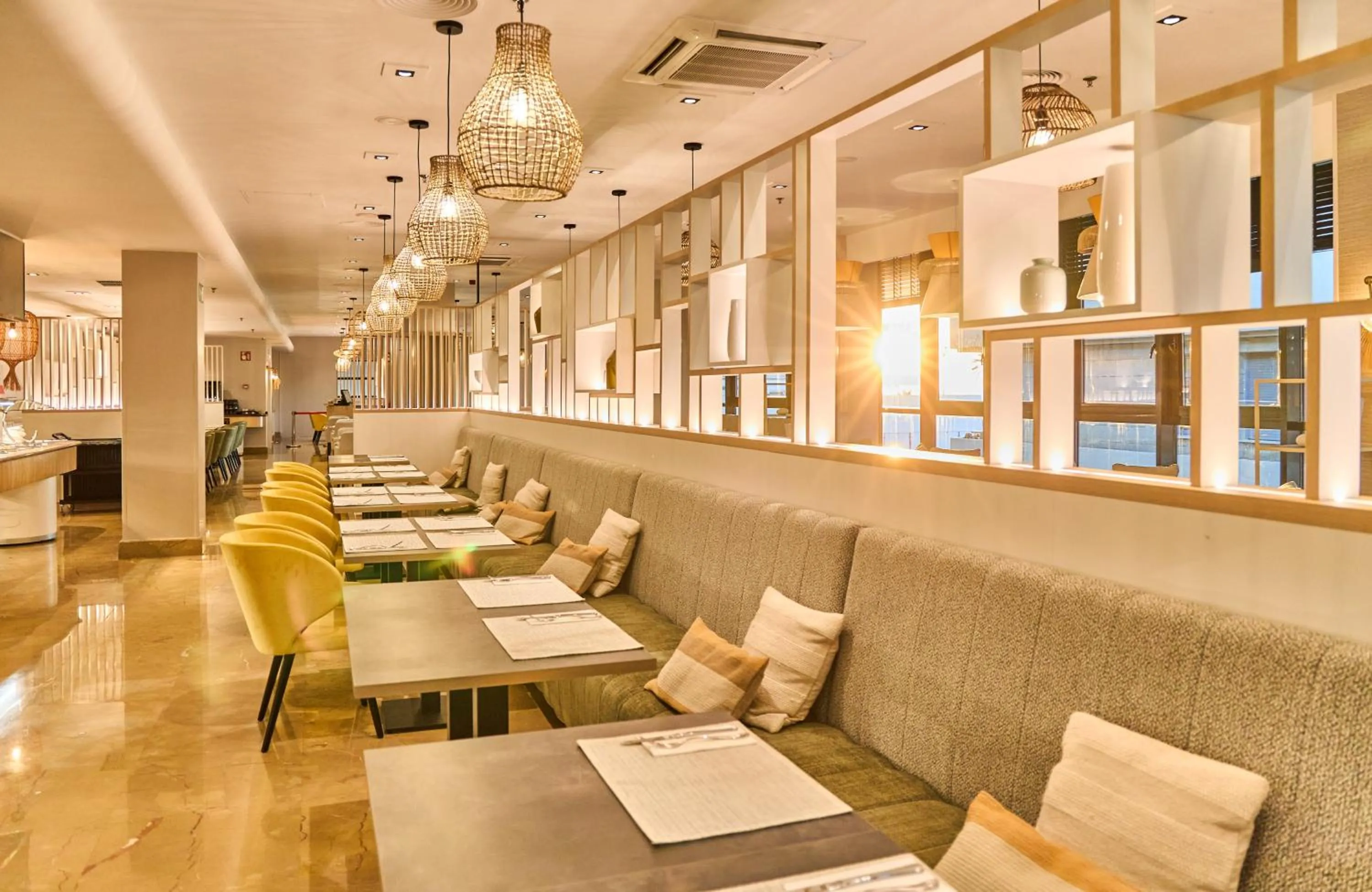 Restaurant/places to eat in Leonardo Hotel Fuengirola Costa del Sol