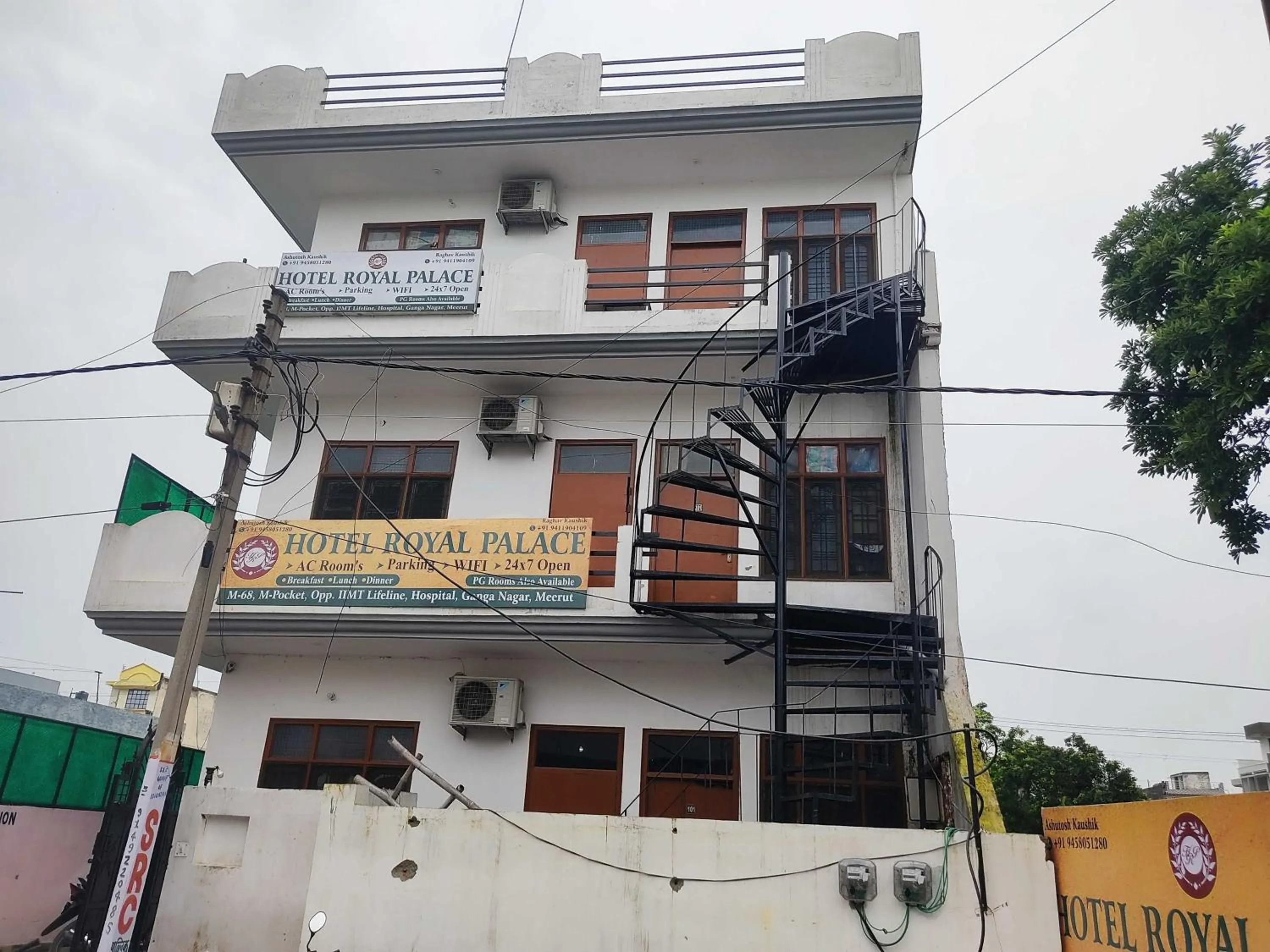 Facade/entrance in Hotel O Hotel Royal Palace