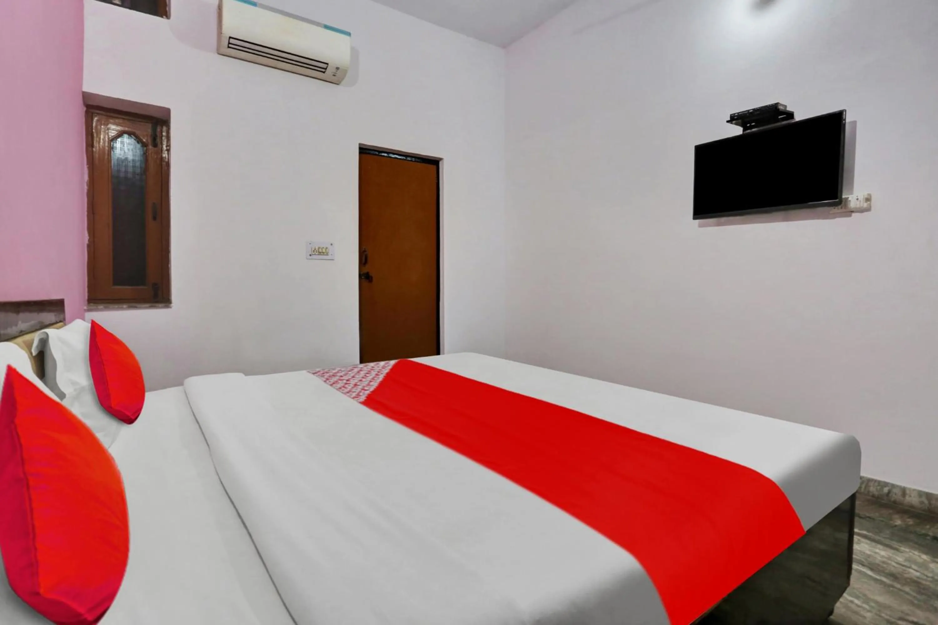 Lobby or reception in Hotel O Hotel Royal Palace