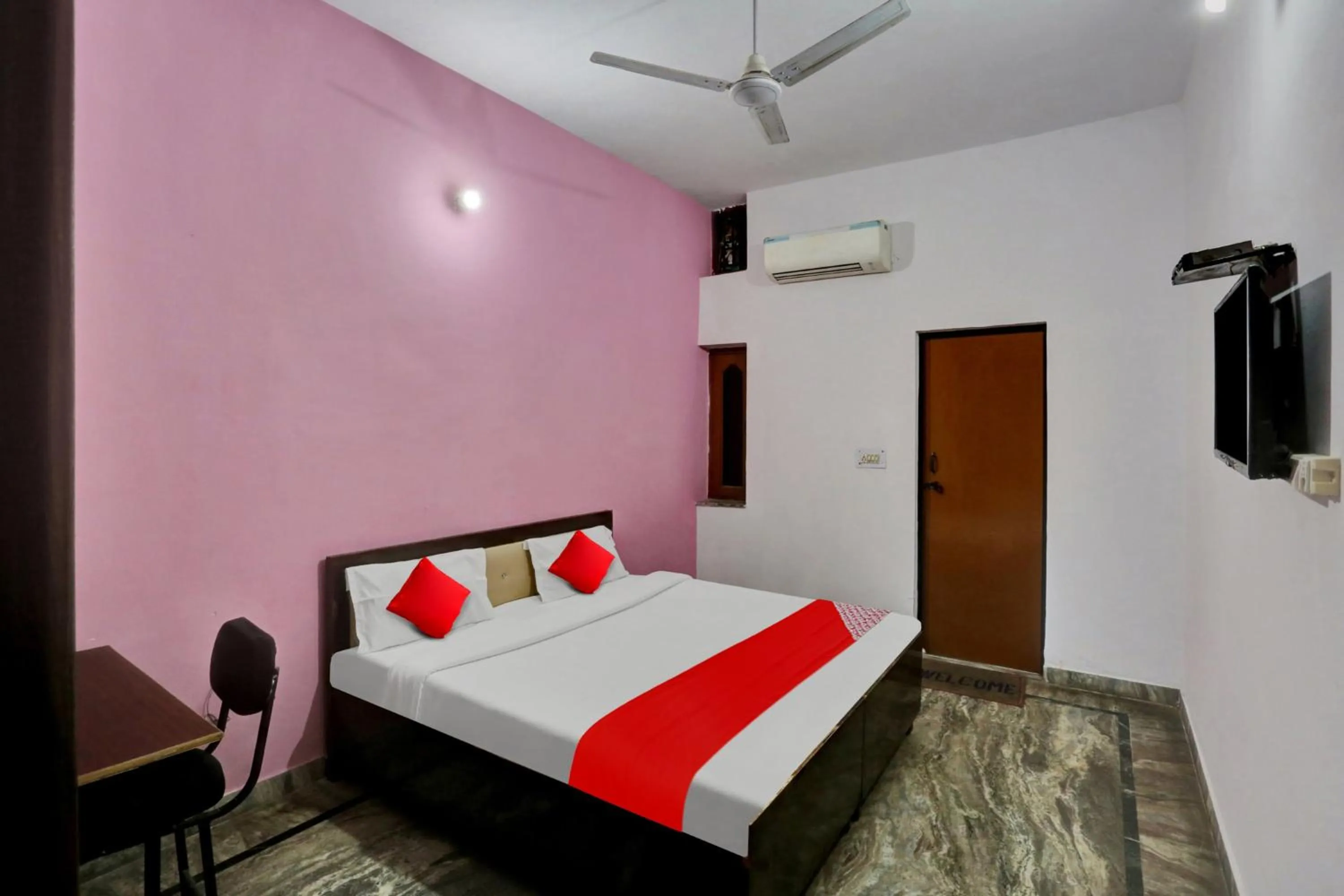 Bedroom in Hotel O Hotel Royal Palace