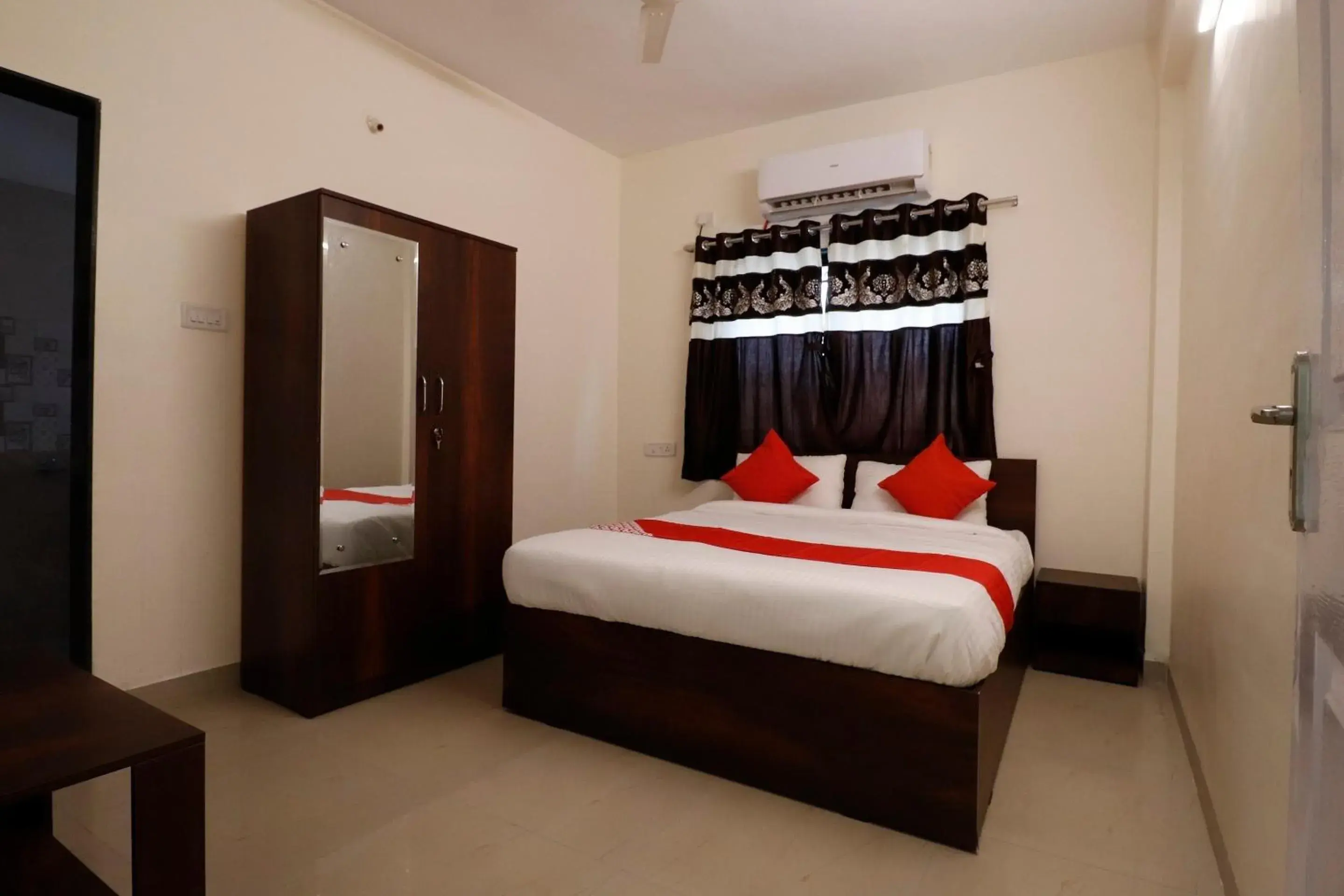 Bedroom in Hotel O The Pearl Inn Bedroom in Hotel O The Pearl Inn