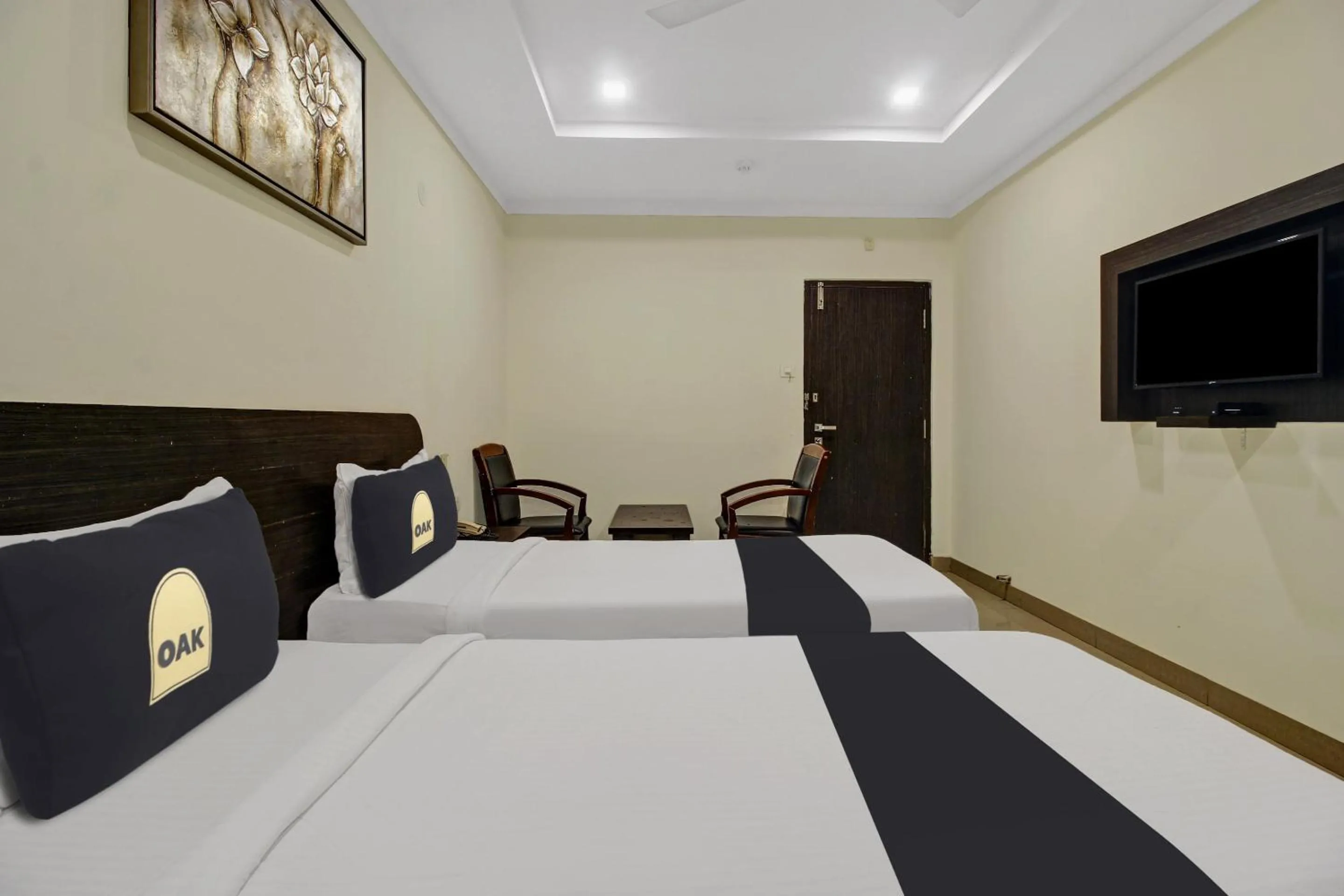 Bedroom, Bed in Super Townhouse Oak LB Nagar Ramoji