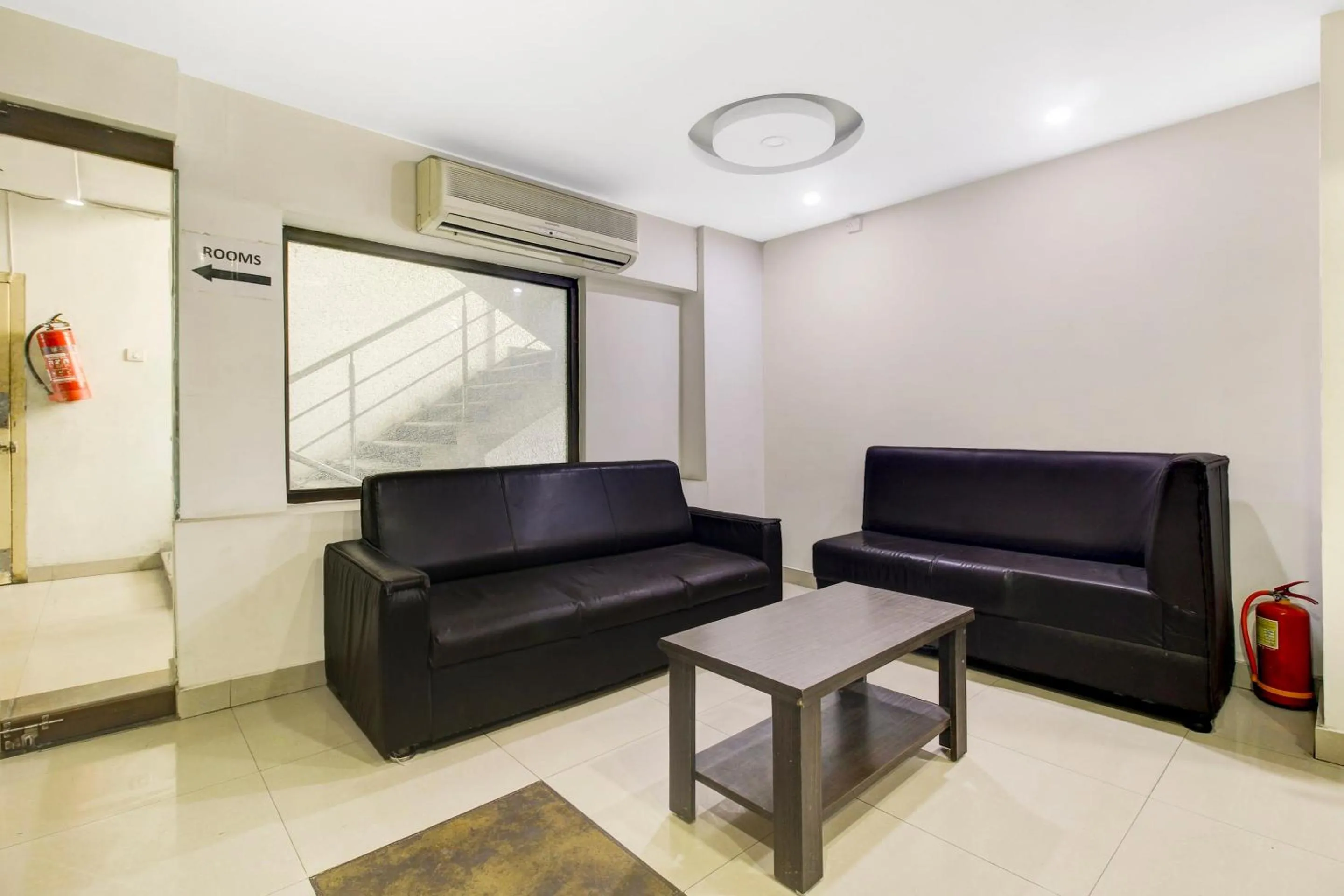 Lobby or reception in Super Townhouse Oak LB Nagar Ramoji