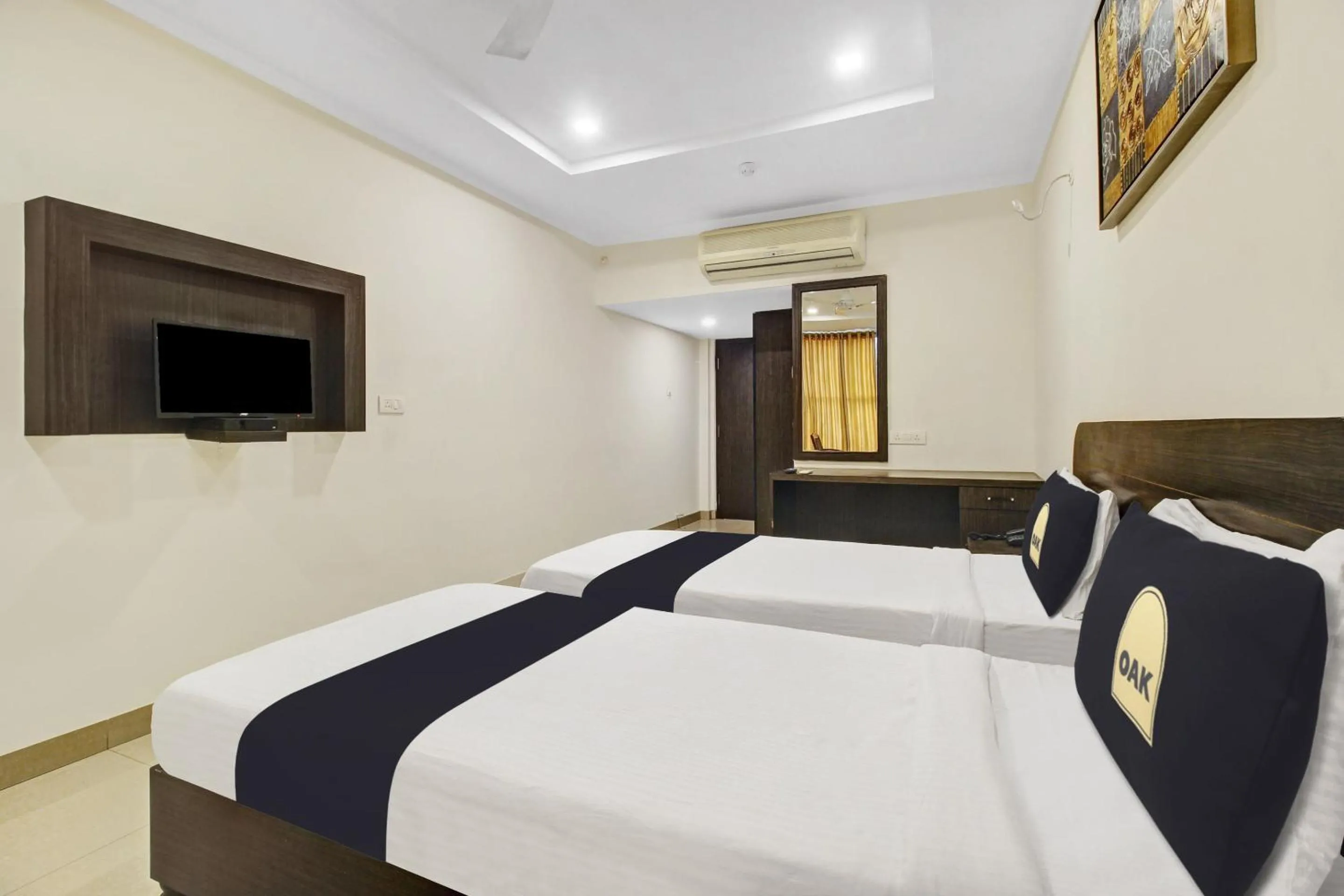 Bedroom, Bed in Super Townhouse Oak LB Nagar Ramoji