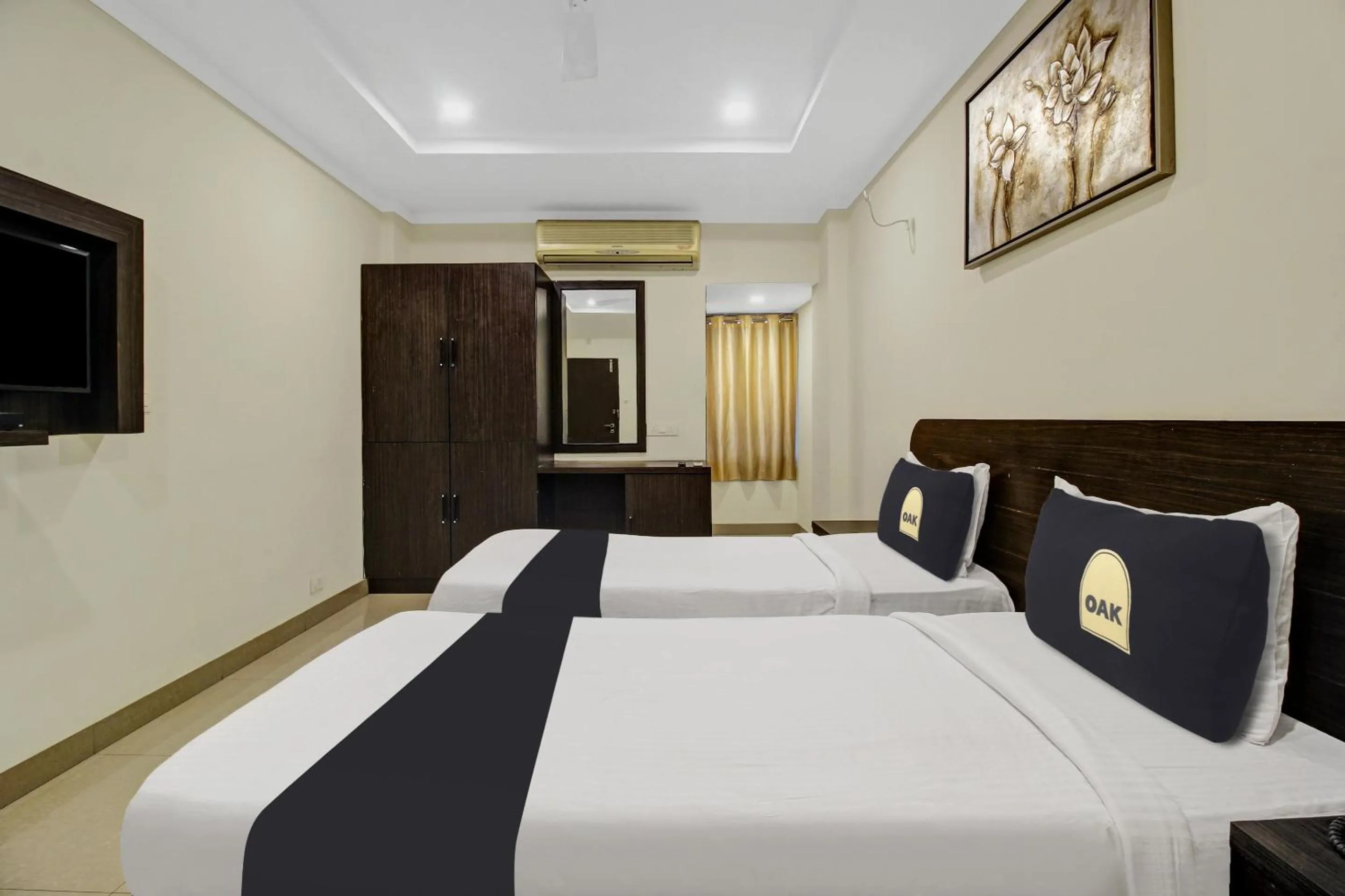 Bedroom, Bed in Super Townhouse Oak LB Nagar Ramoji