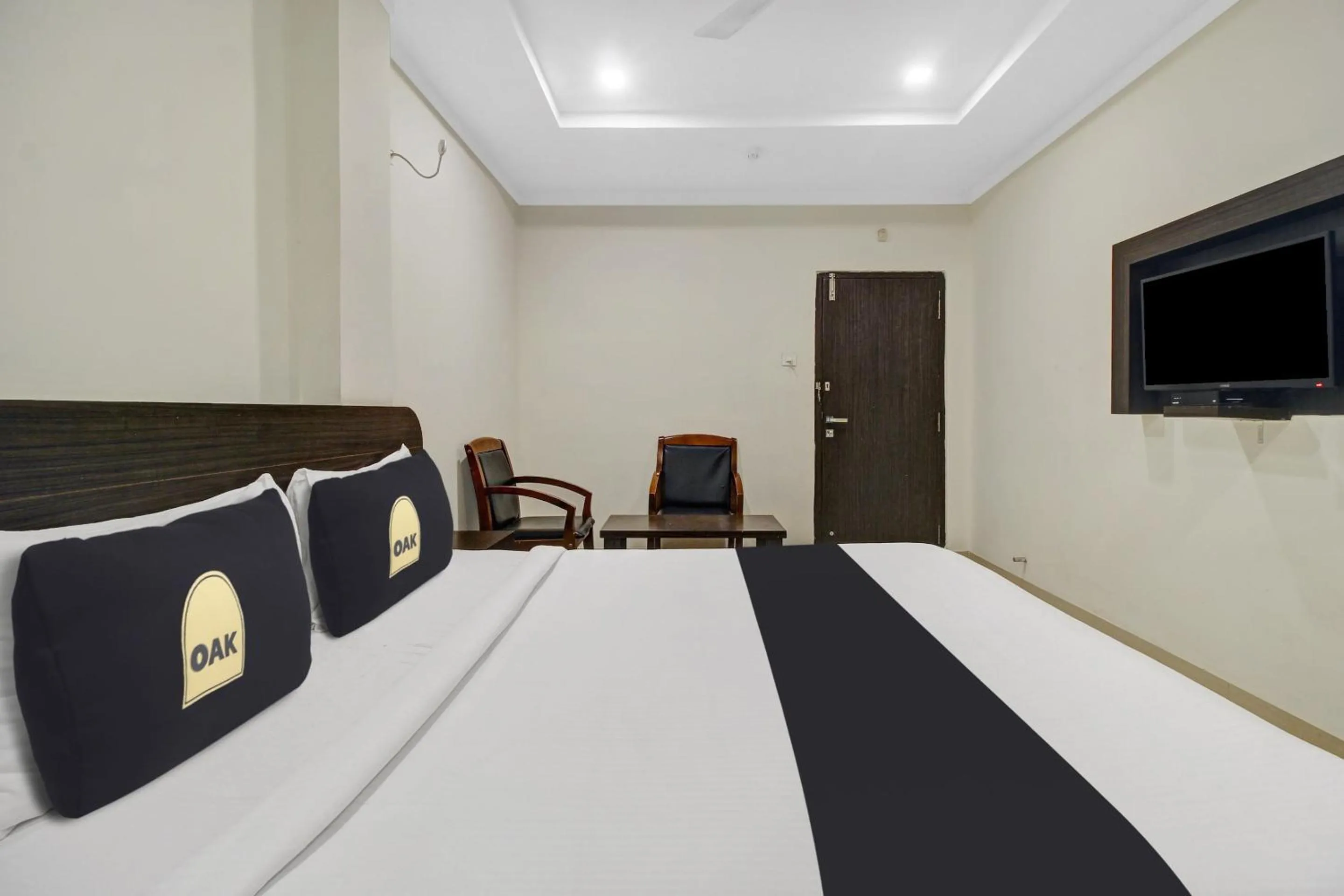 Bedroom, Bed in Super Townhouse Oak LB Nagar Ramoji