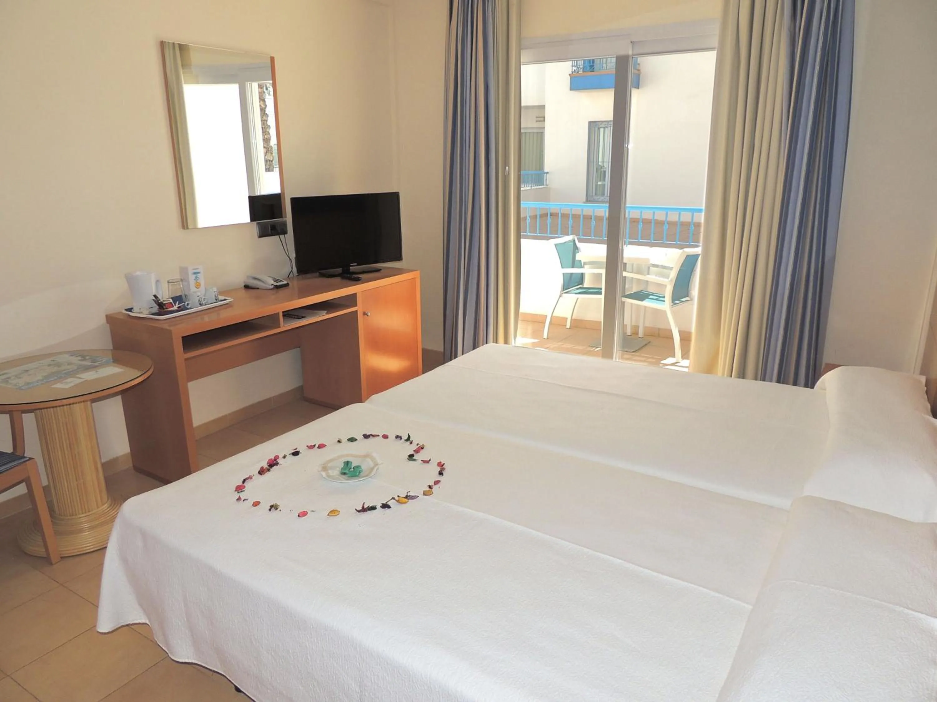 Decorative detail, Bed in Hotel Punta del Cantal