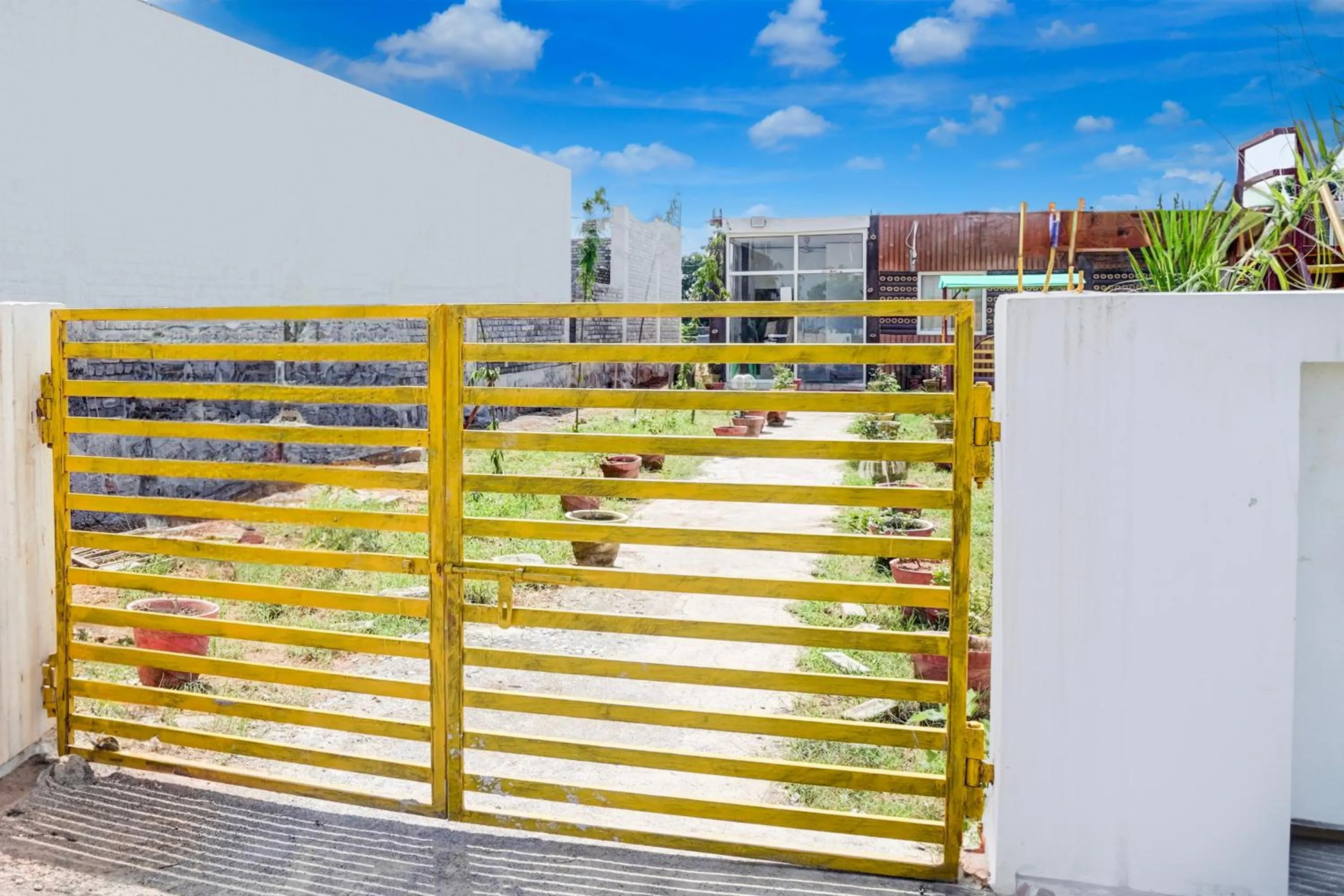 Facade/entrance in Hotel O Krishna Manu Palace