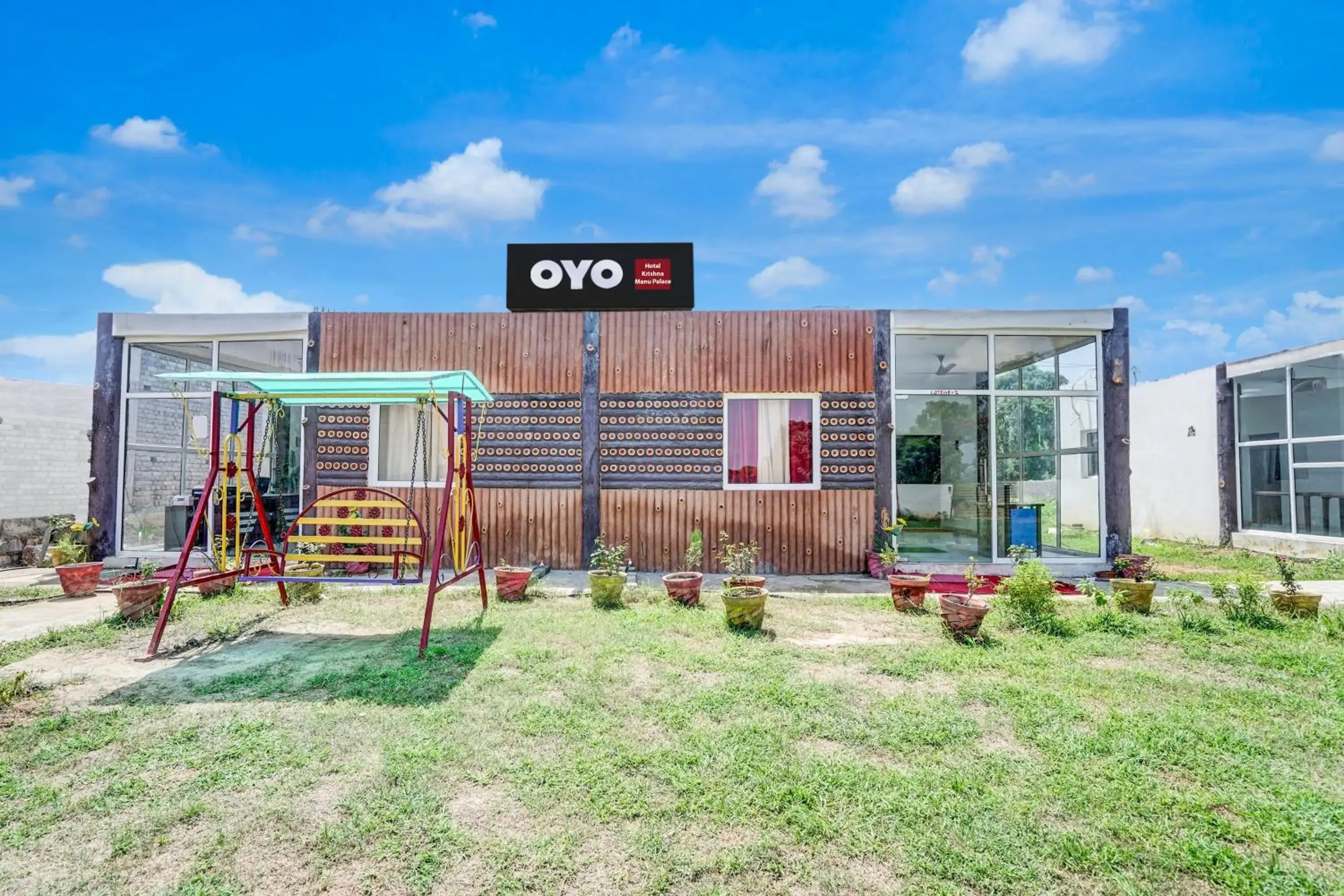 Facade/entrance in Hotel O Krishna Manu Palace Facade/entrance in Hotel O Krishna Manu Palace