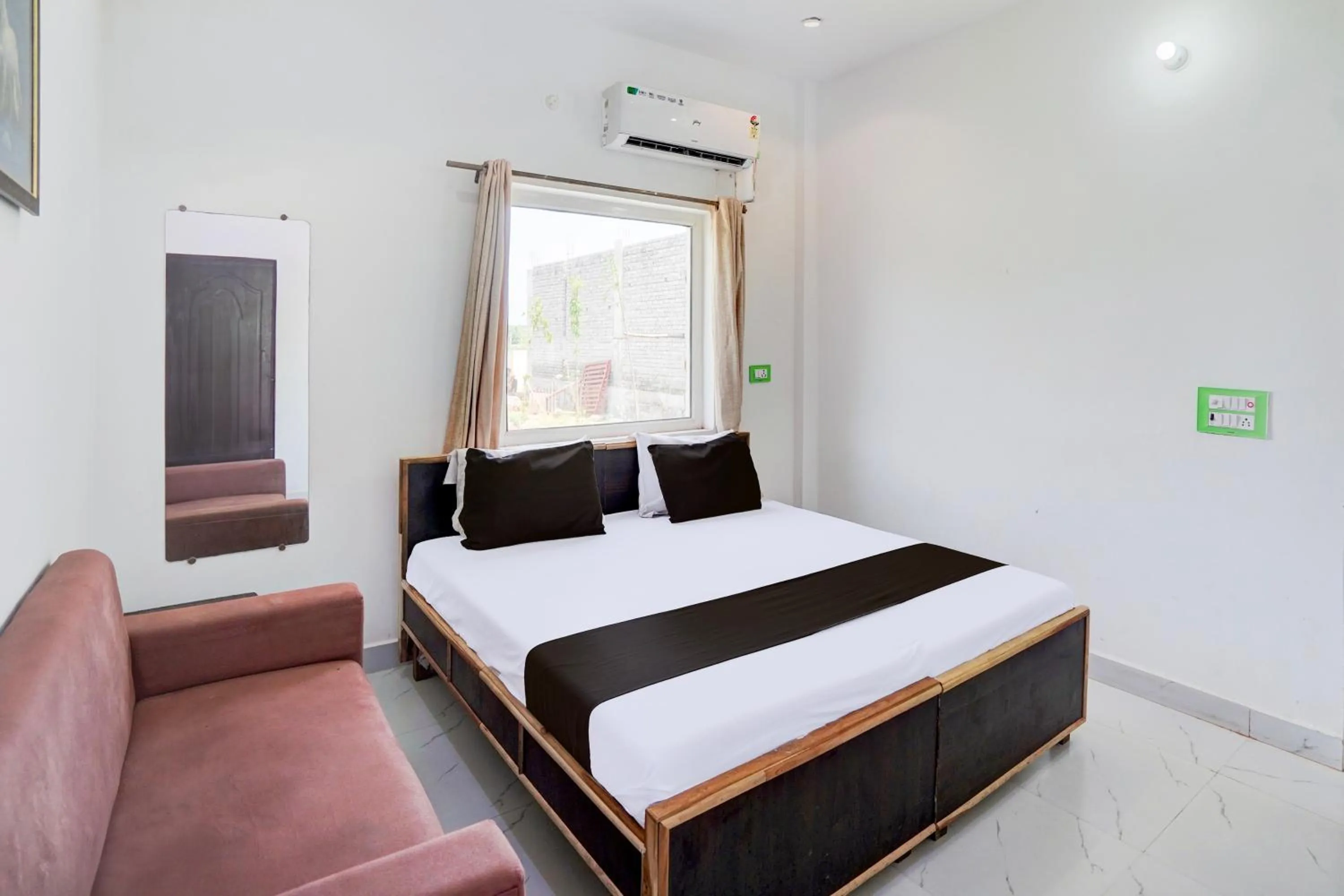 Bedroom, Bed in Hotel O Krishna Manu Palace