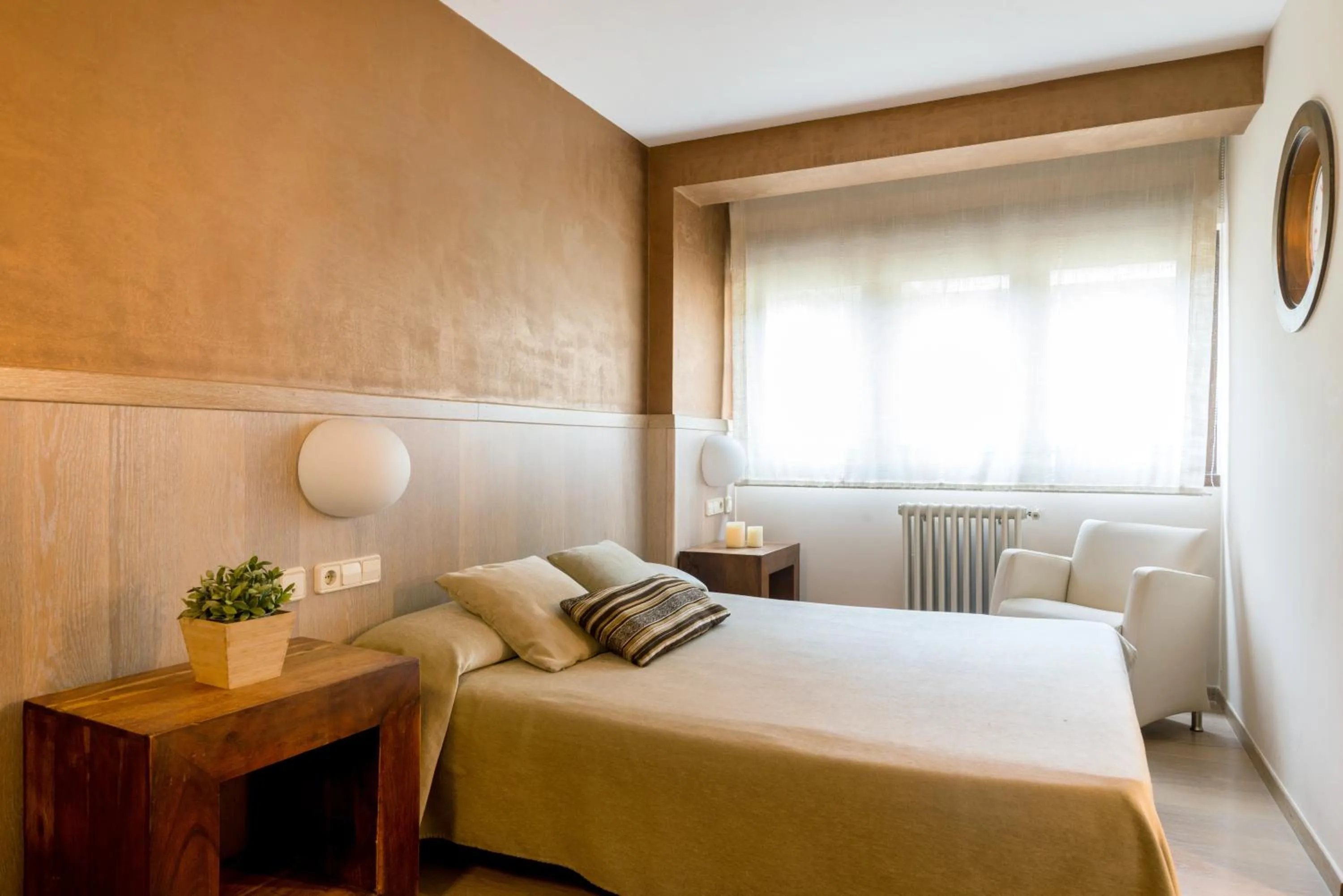 Bedroom, Bed in Hotel Els Caçadors de Ribes