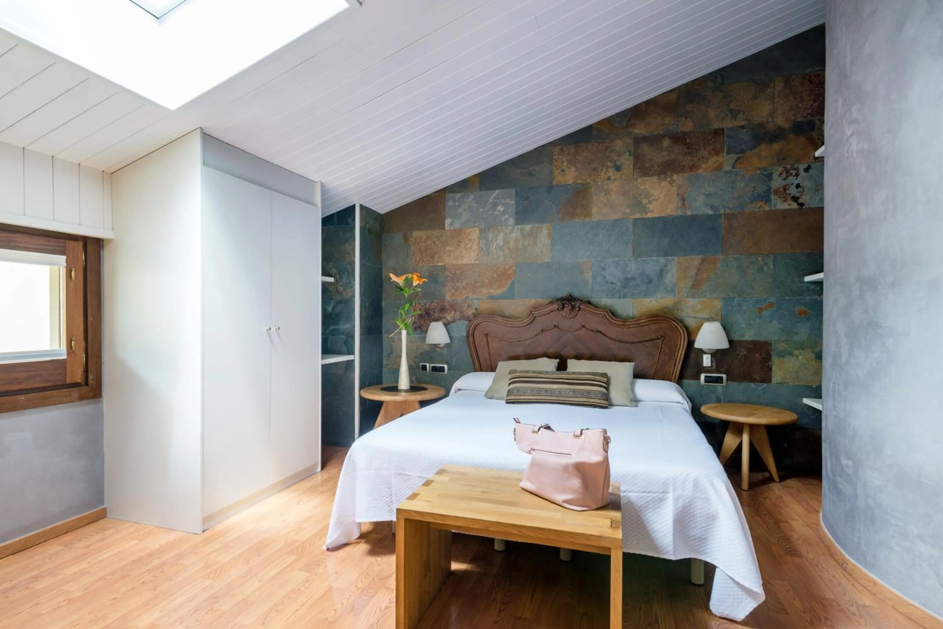 Bedroom, Bed in Hotel Els Caçadors de Ribes