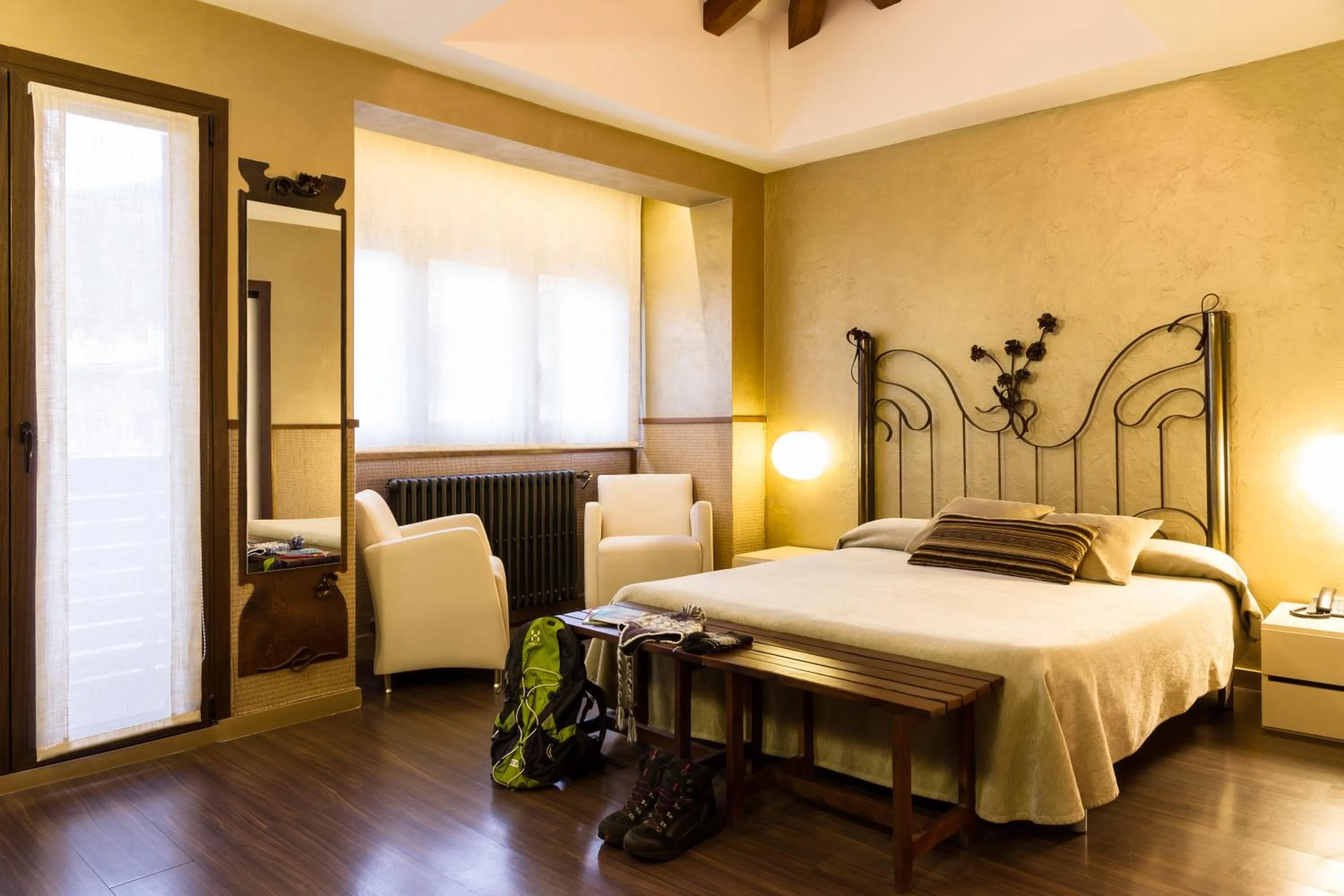 Bedroom, Bed in Hotel Els Caçadors de Ribes