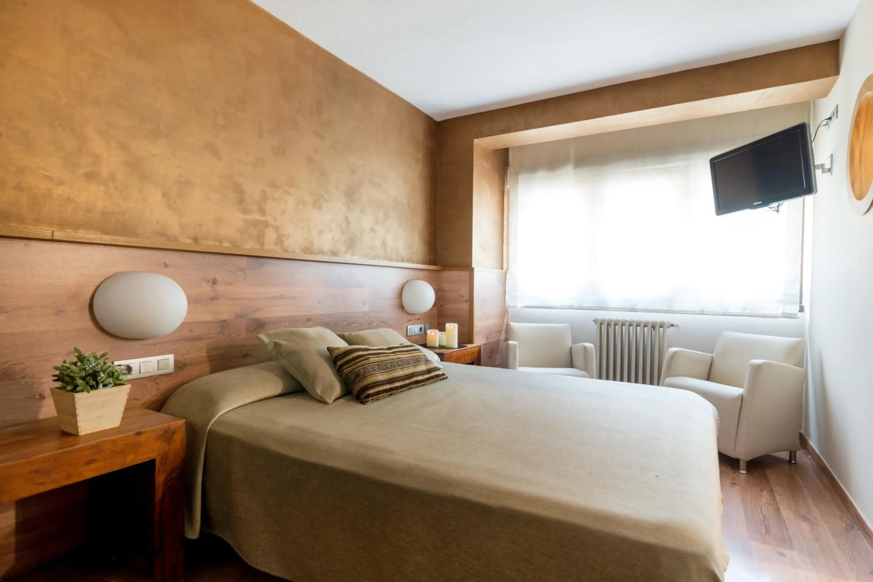 Bedroom, Bed in Hotel Els Caçadors de Ribes