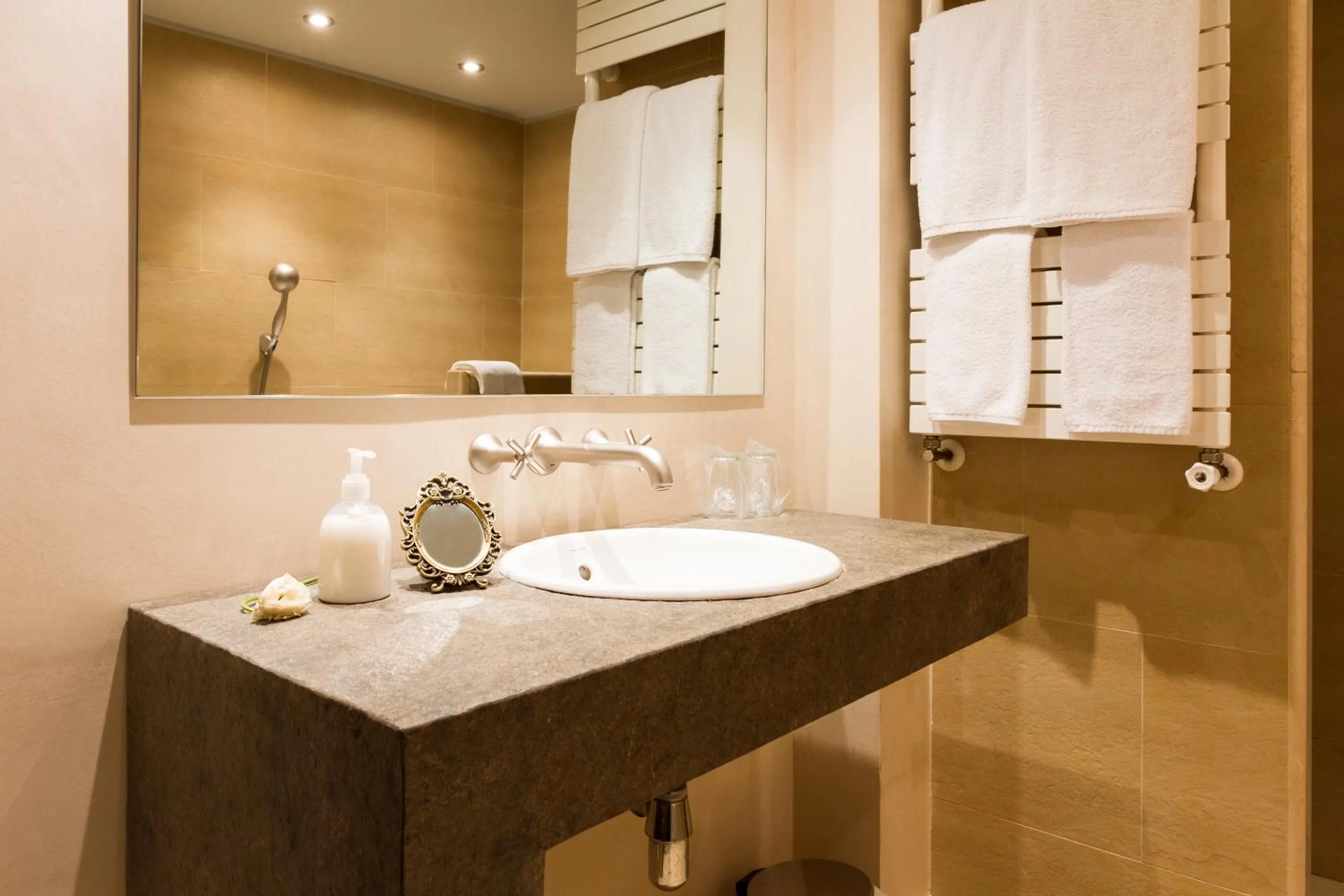 Bathroom in Hotel Els Caçadors de Ribes
