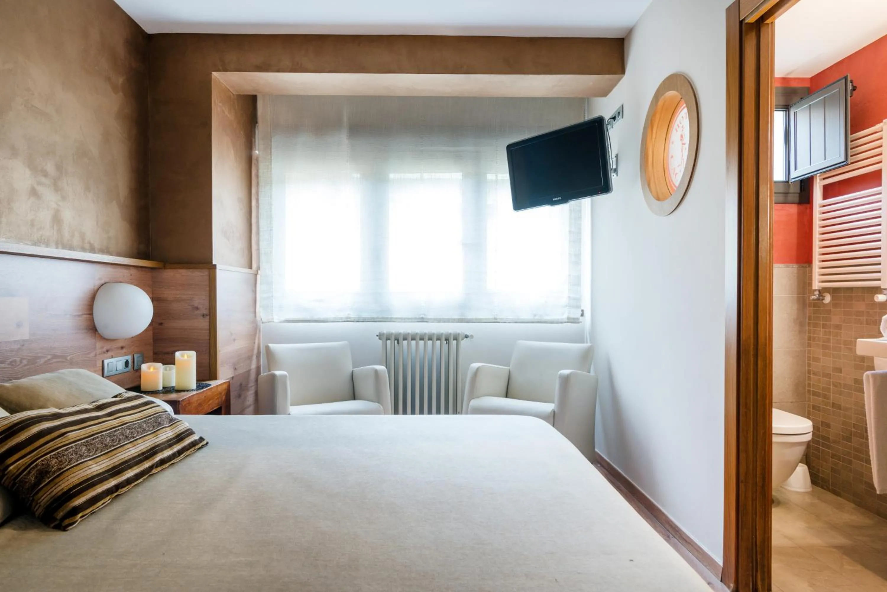 Bedroom, Bed in Hotel Els Caçadors de Ribes