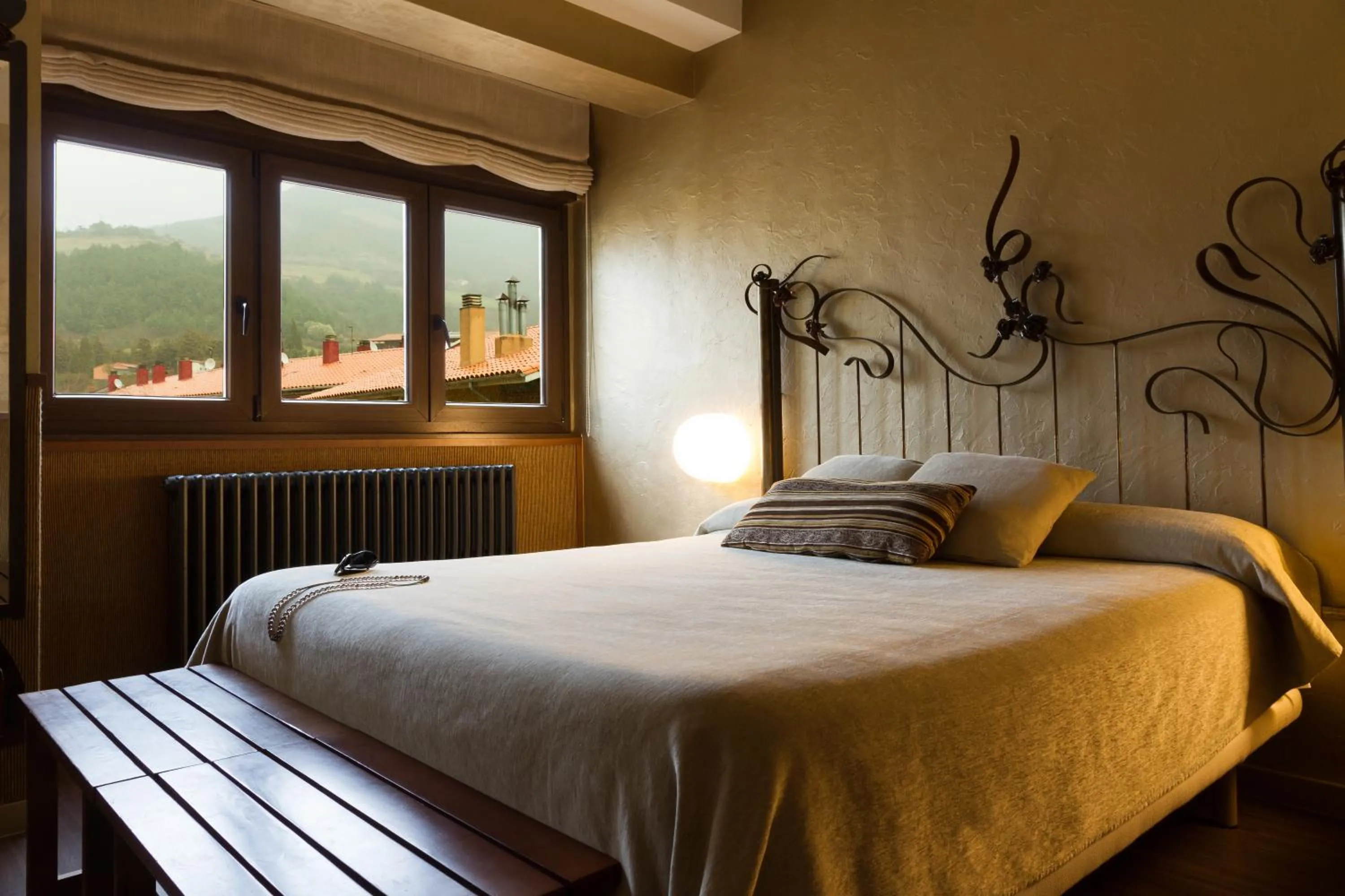 Bedroom, Bed in Hotel Els Caçadors de Ribes