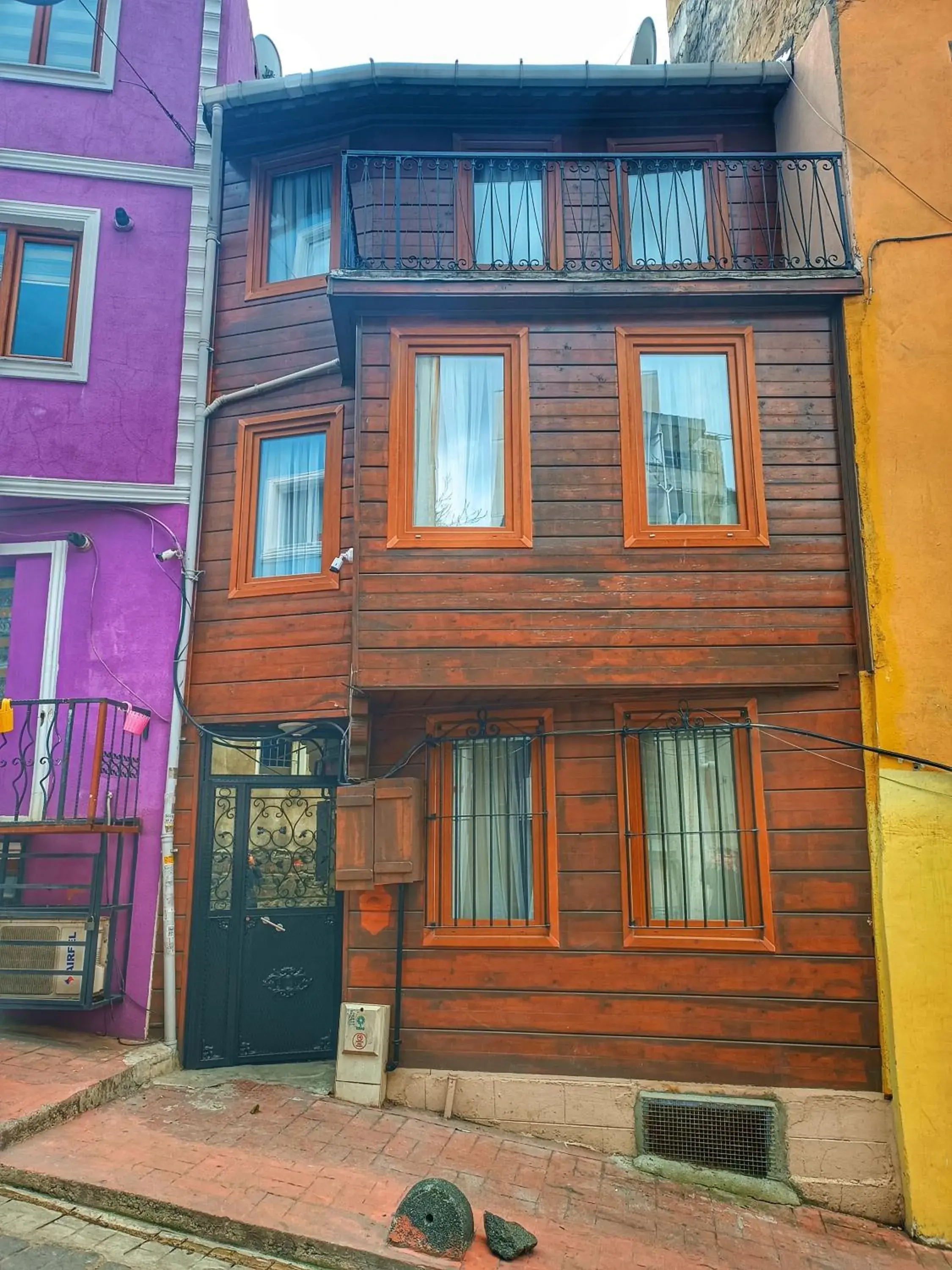 Property building in Taksim History Wooden Hostel Property building in Taksim History Wooden Hostel
