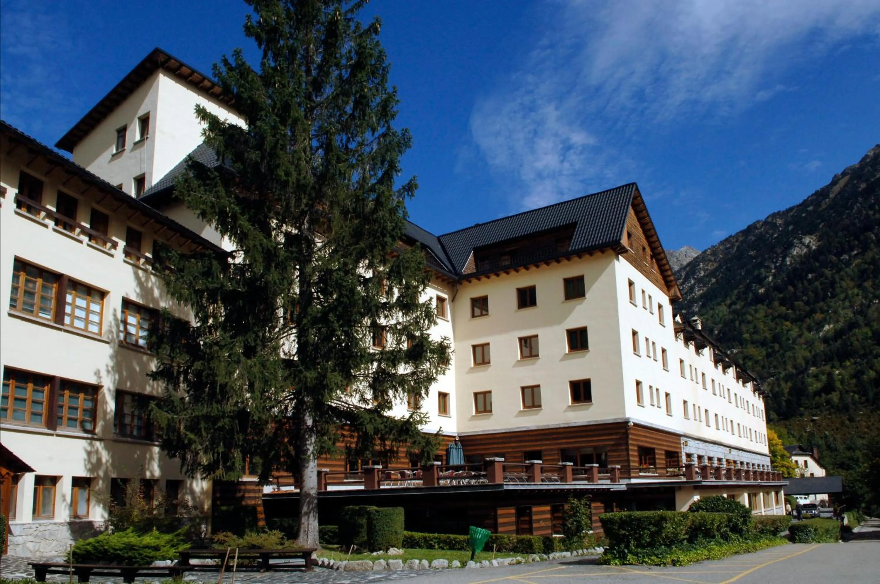 Property building in Hotel Manantial