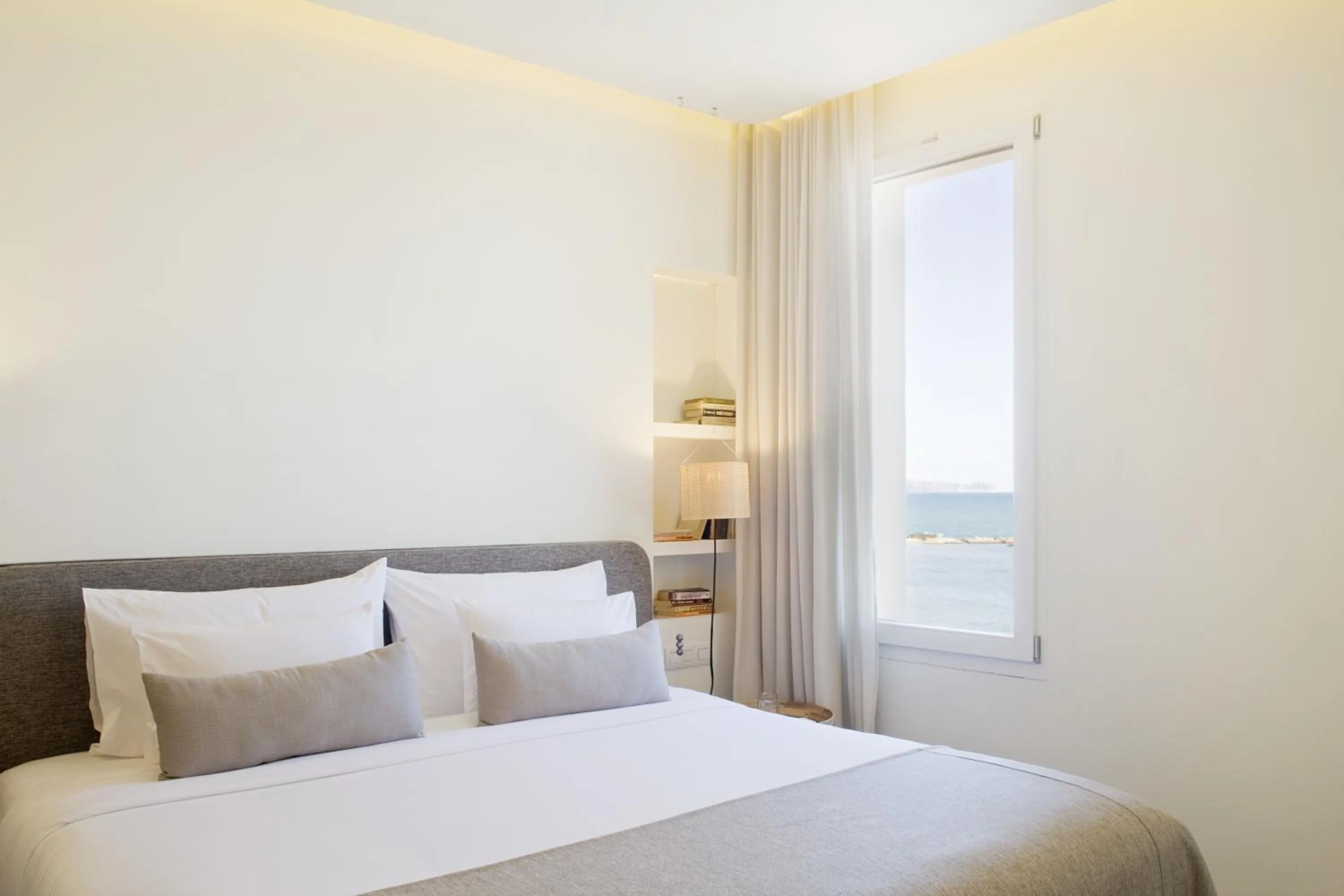 Sea view, Bed in Hostal Empúries