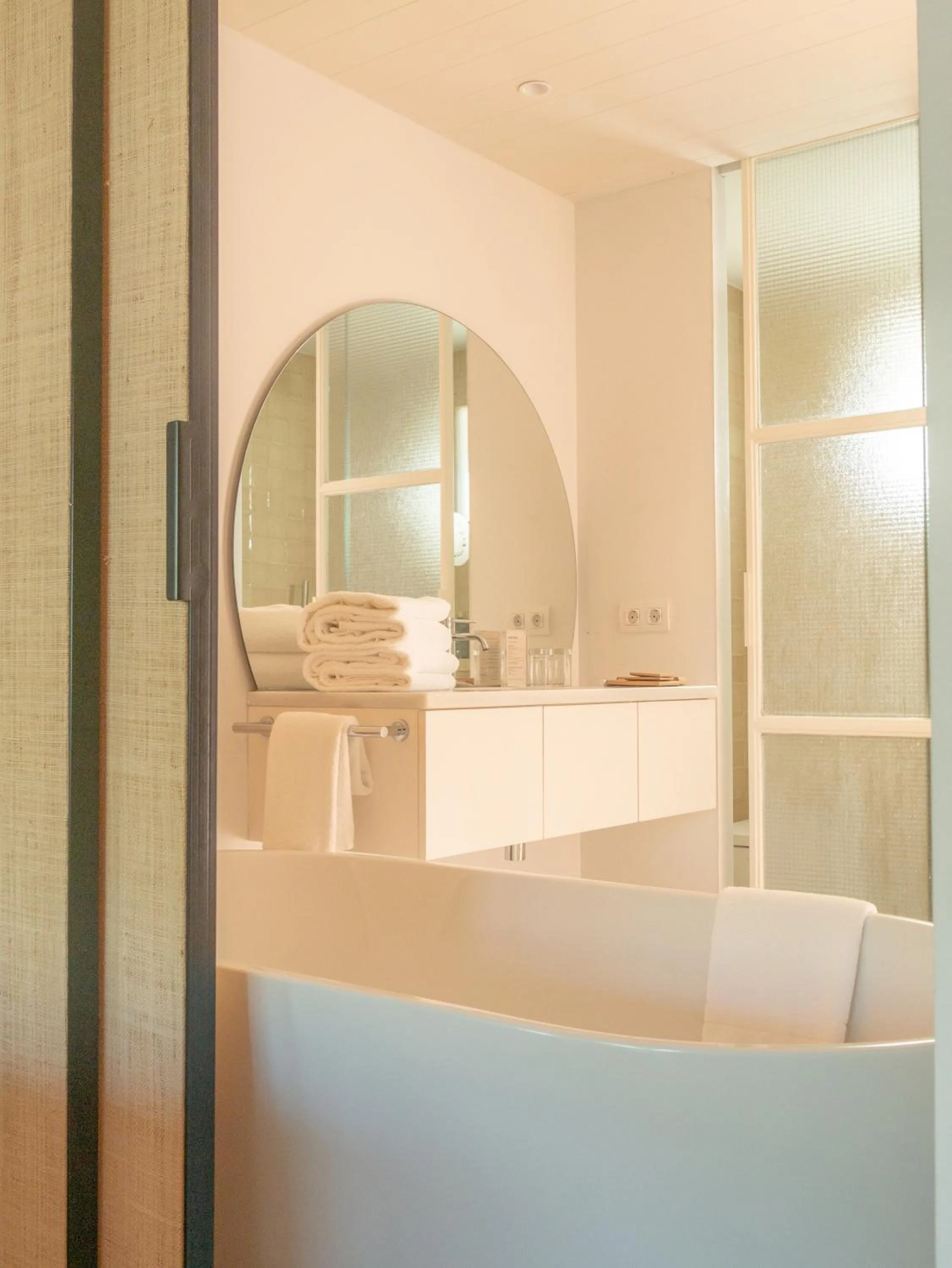 Toilet in Hostal Empúries