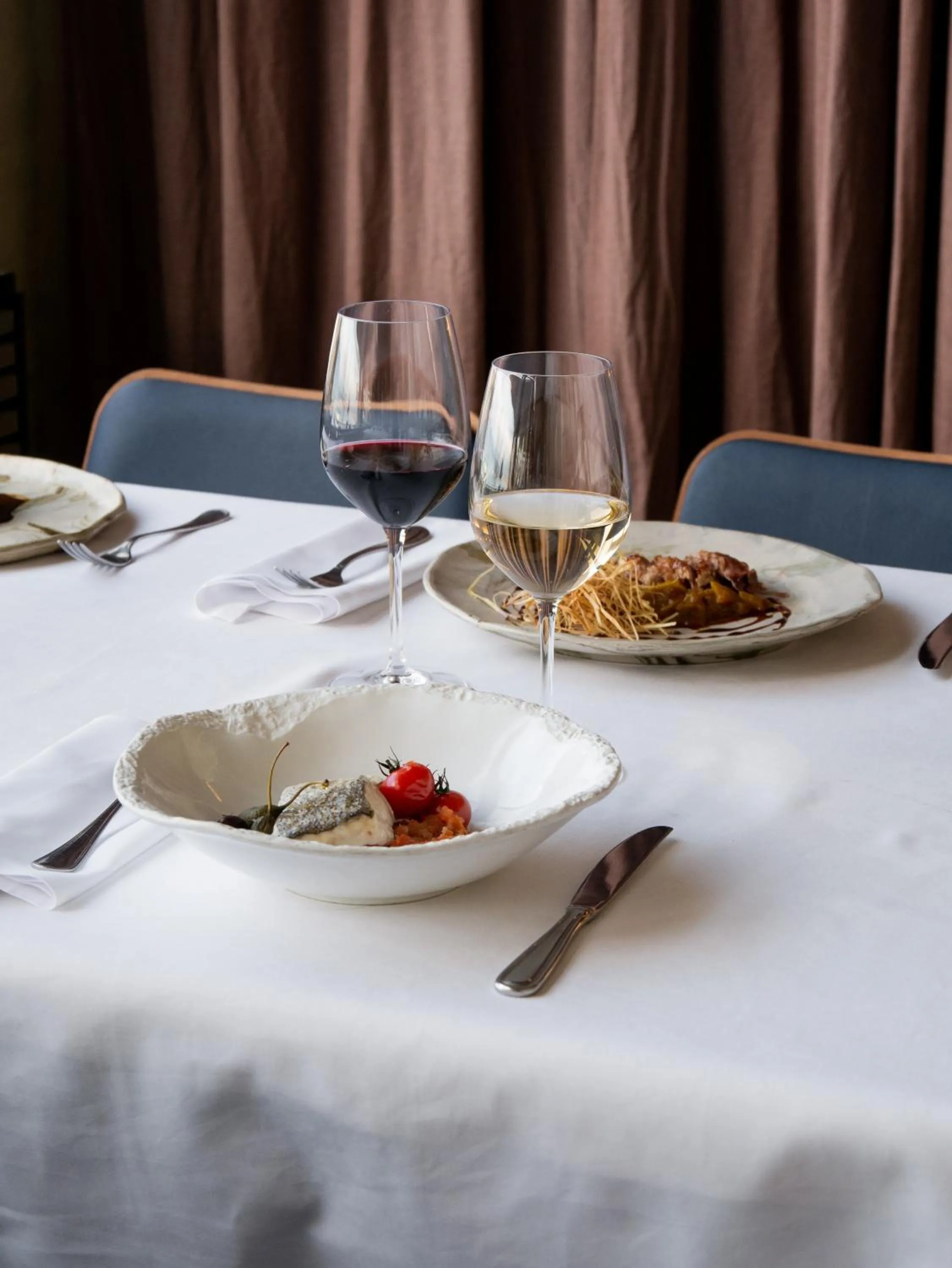 Restaurant/places to eat in Hostal Empúries