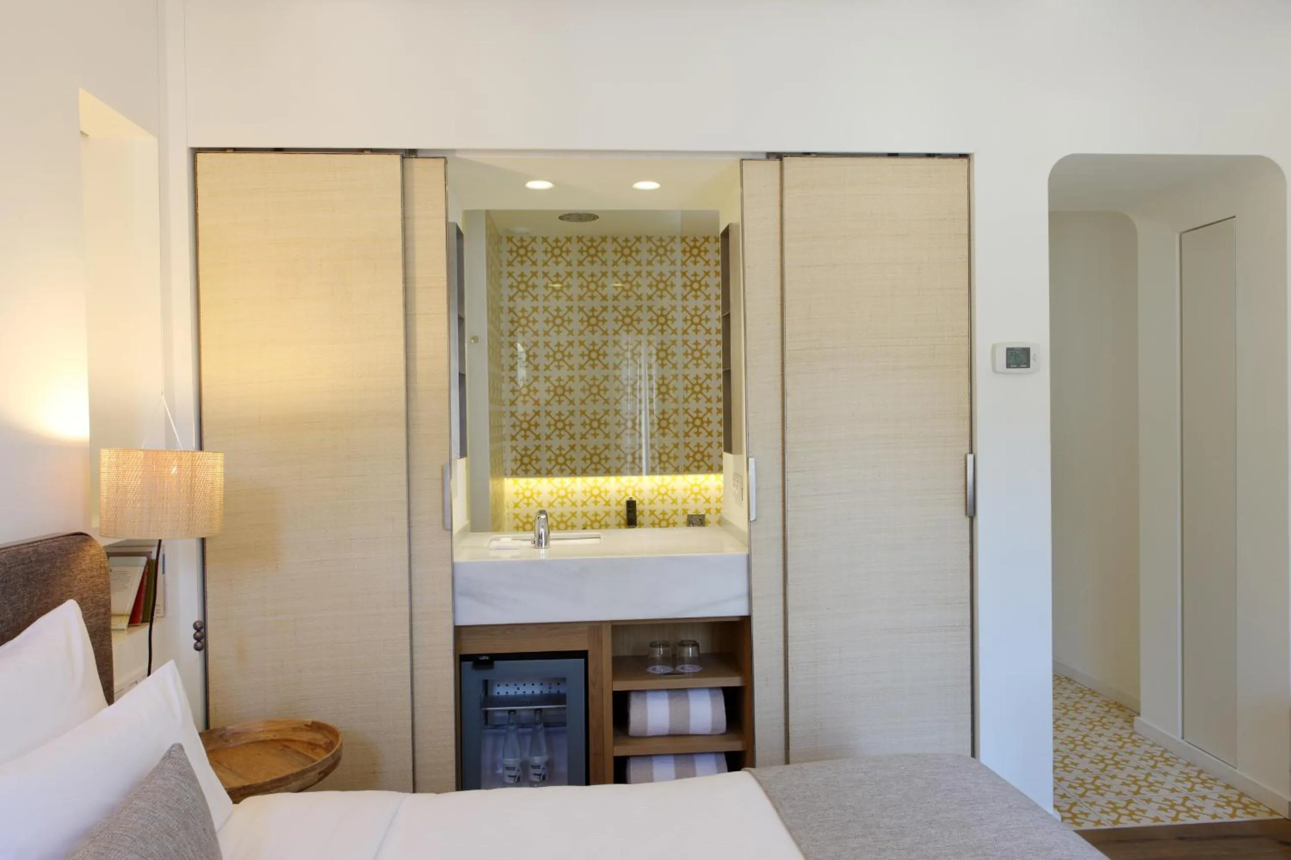 Photo of the whole room, Bed in Hostal Empúries