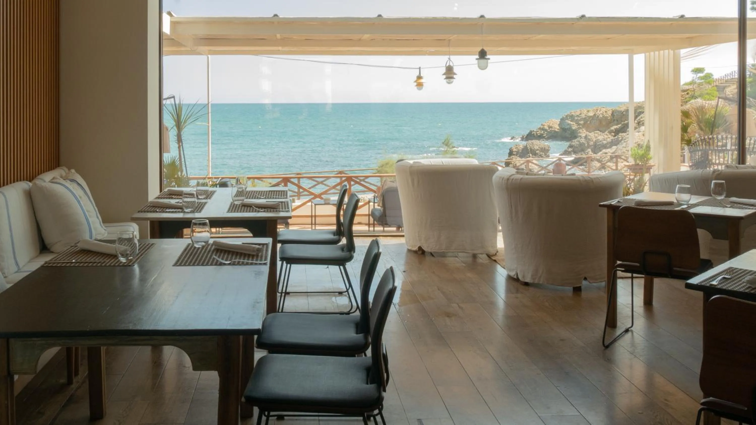 Restaurant/places to eat in Hostal Empúries