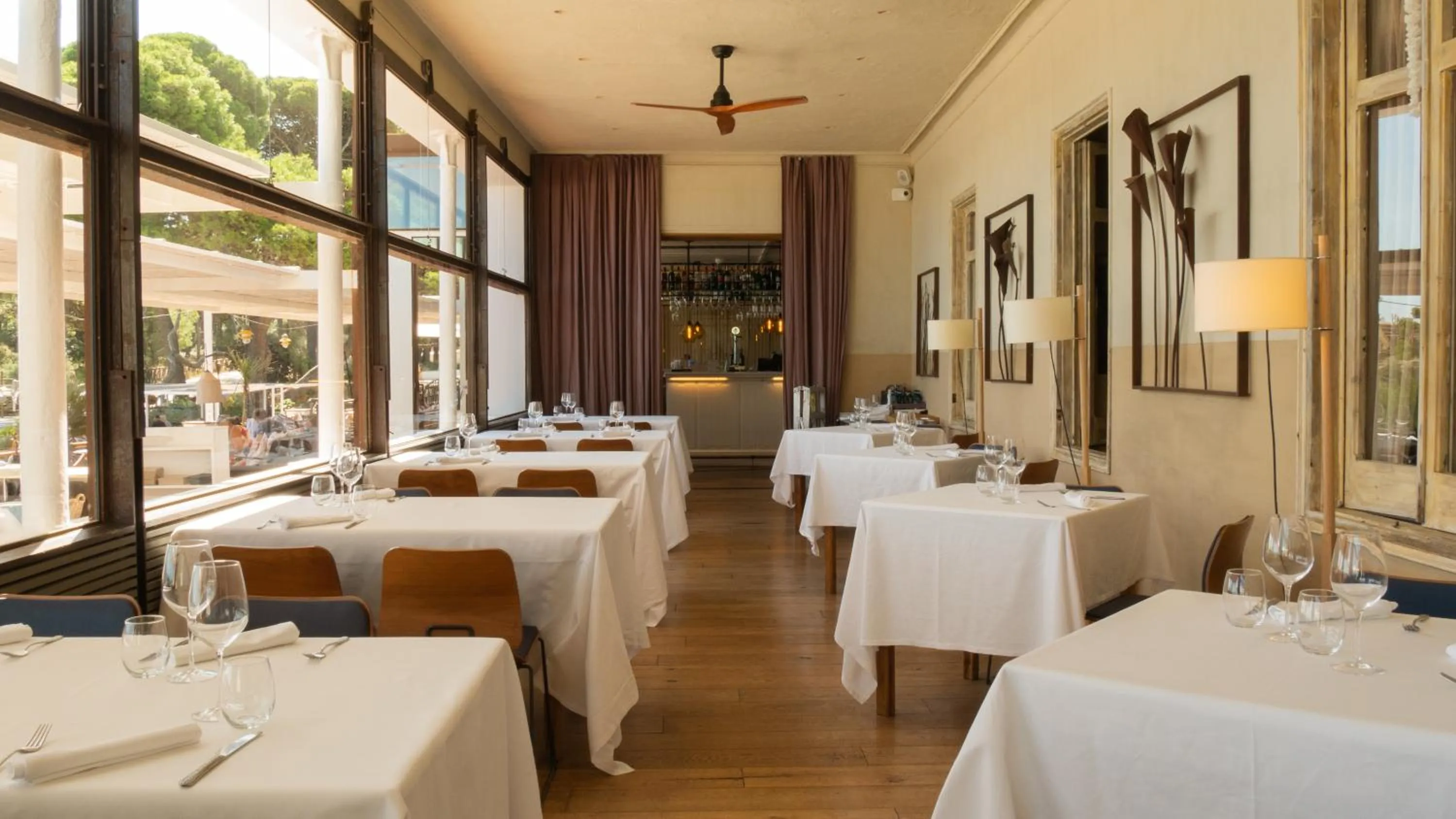 Restaurant/places to eat in Hostal Empúries